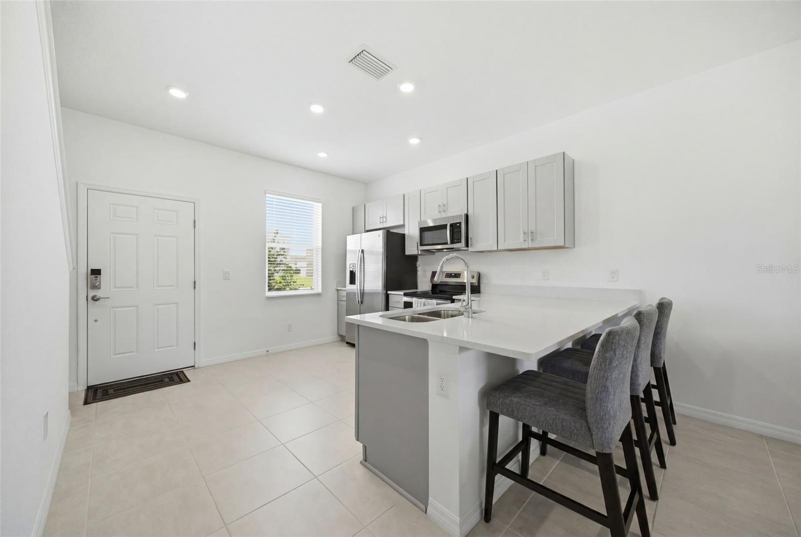 TOWNHOMES/ AZARIO - Residential