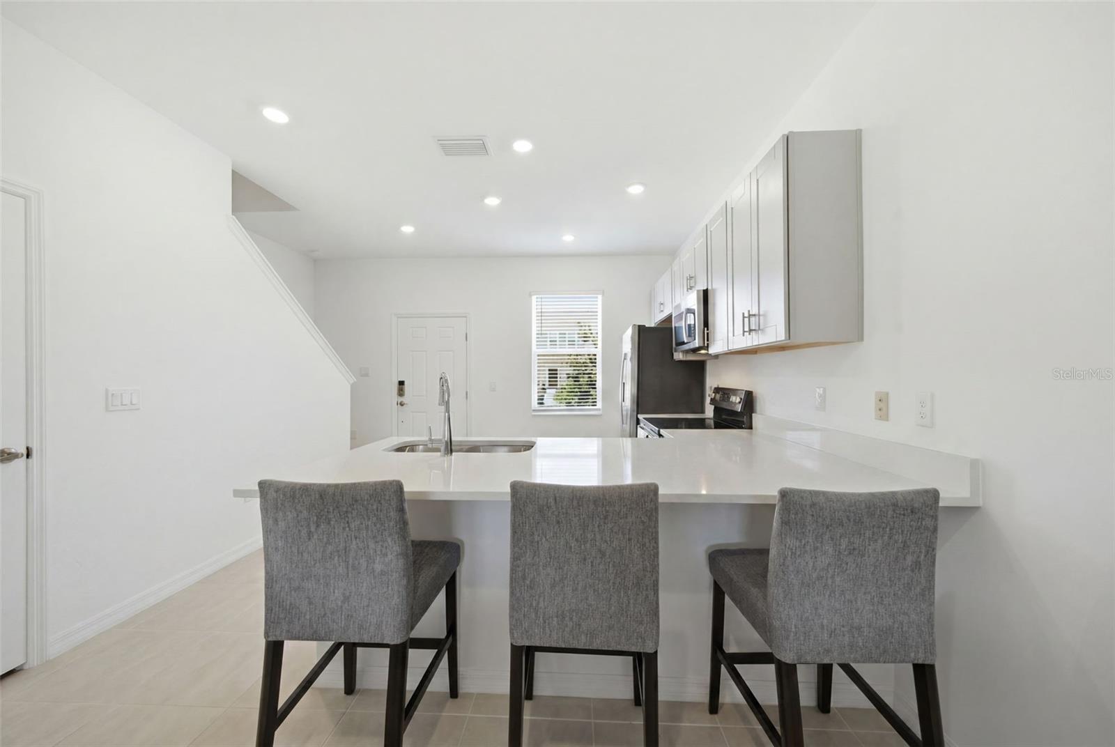 TOWNHOMES/ AZARIO - Residential