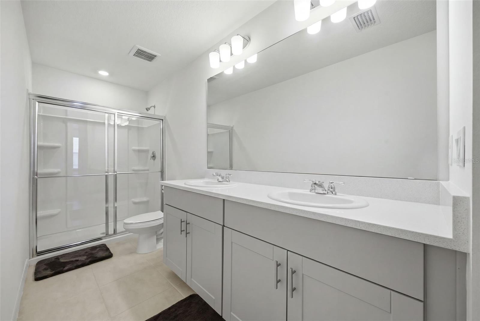 TOWNHOMES/ AZARIO - Residential