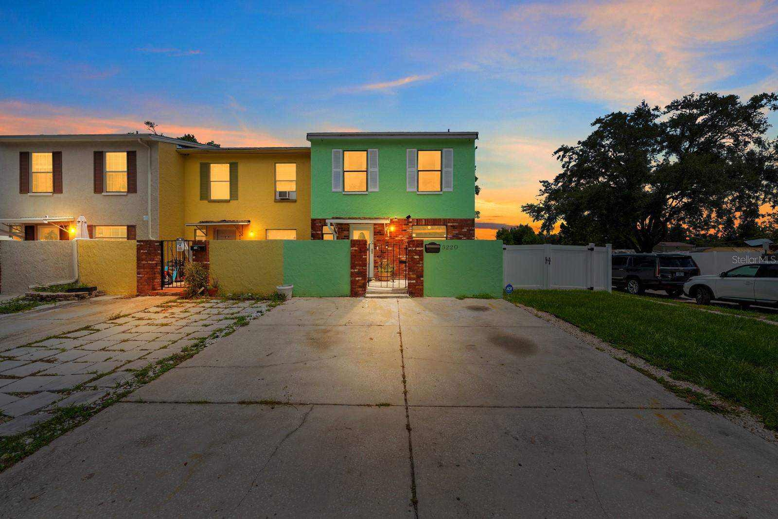 UNIVERSITY SQUARE UNIT 3 RE - Residential