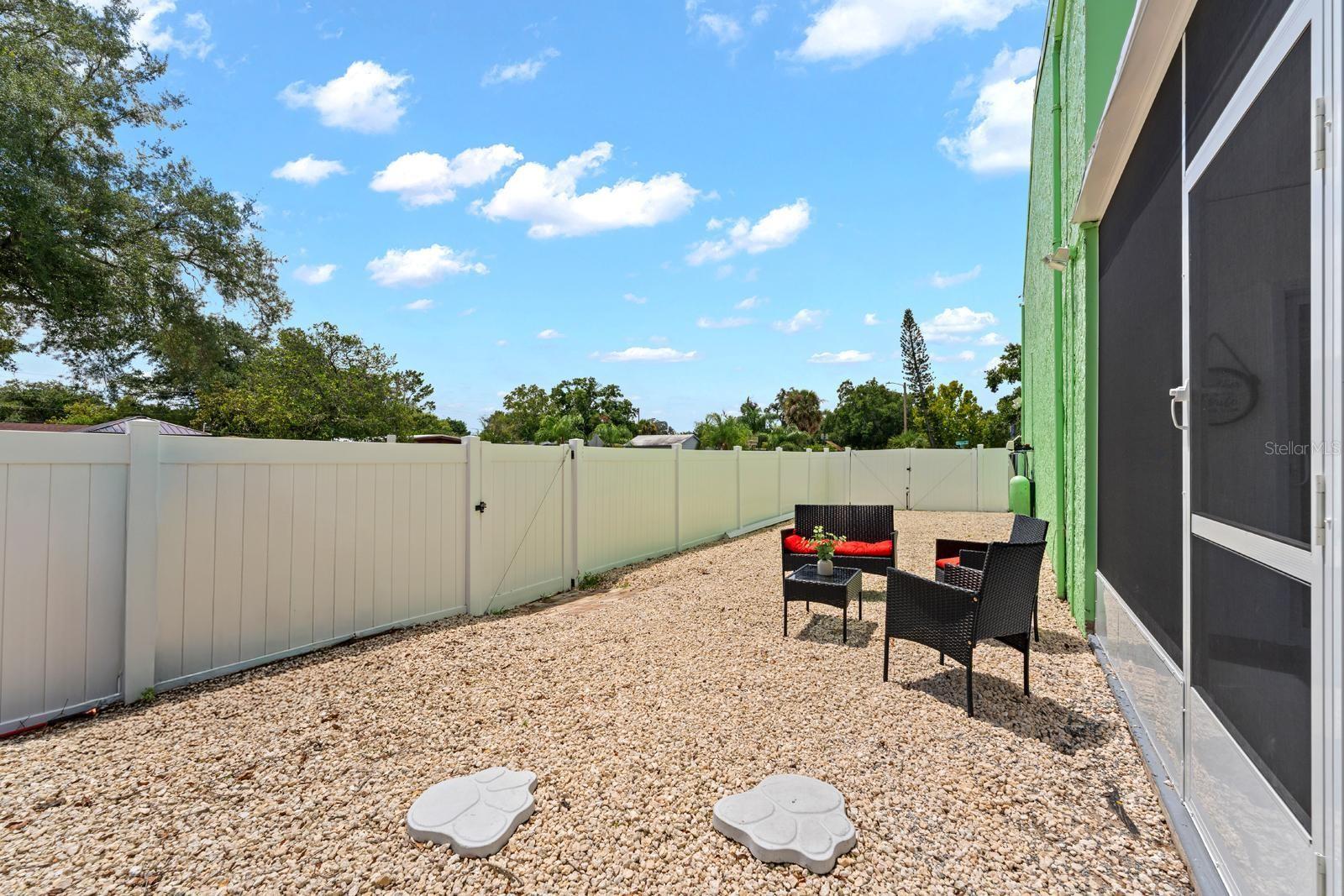 UNIVERSITY SQUARE UNIT 3 RE - Residential