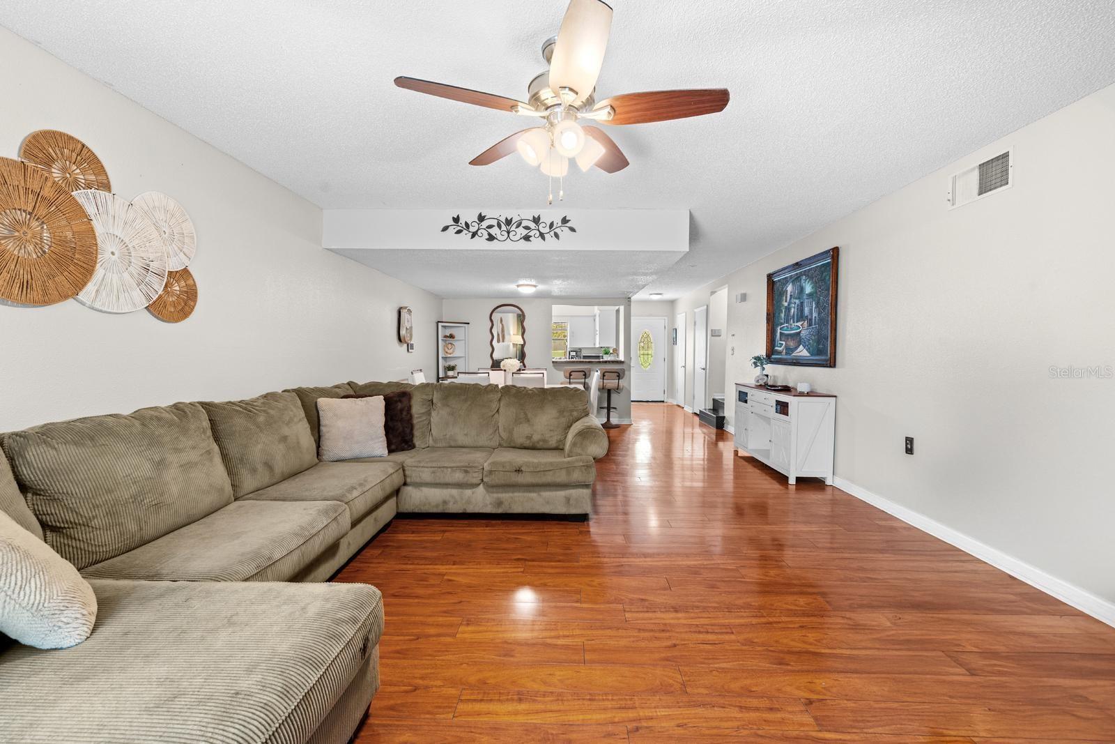 UNIVERSITY SQUARE UNIT 3 RE - Residential