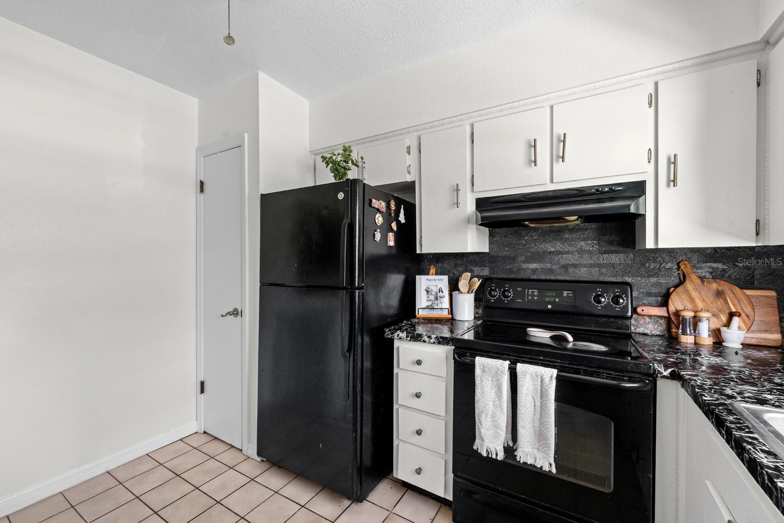 UNIVERSITY SQUARE UNIT 3 RE - Residential