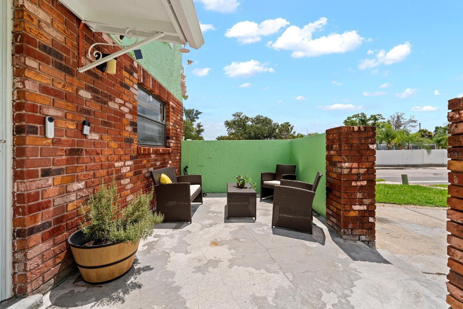 UNIVERSITY SQUARE UNIT 3 RE - Residential