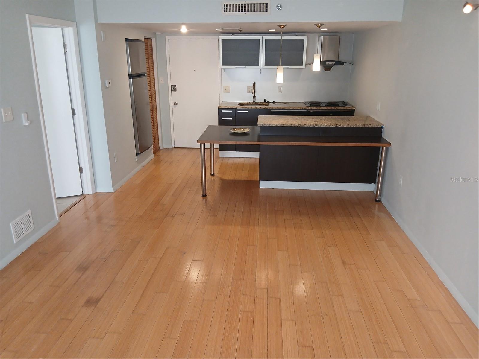 LAKESIDE CROSSING CONDO - Residential