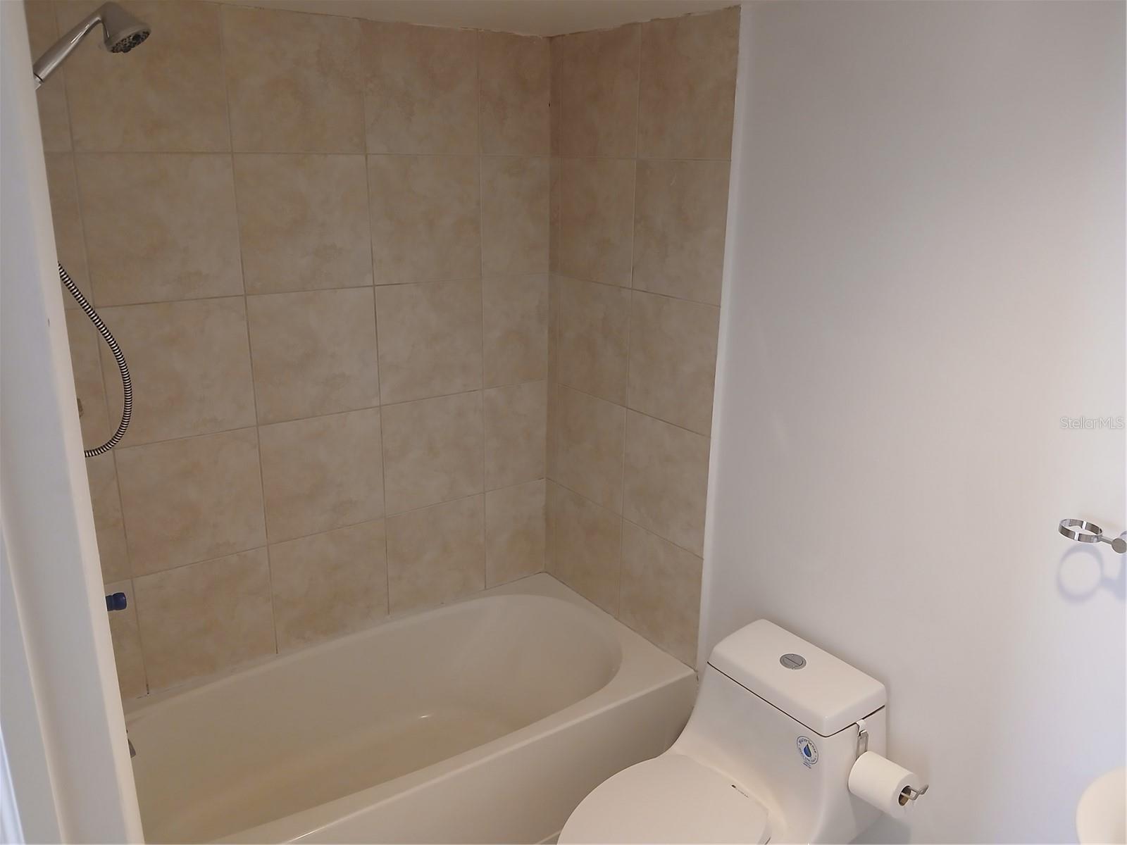 LAKESIDE CROSSING CONDO - Residential