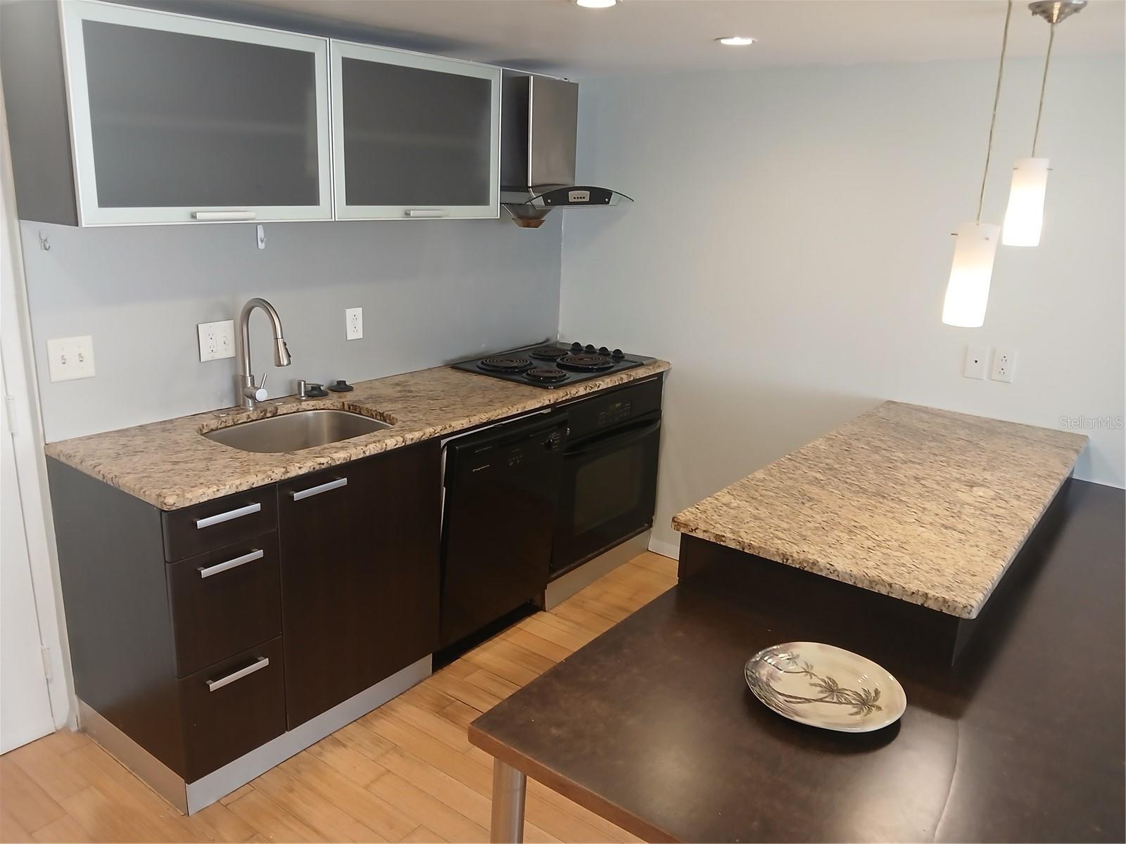 LAKESIDE CROSSING CONDO - Residential