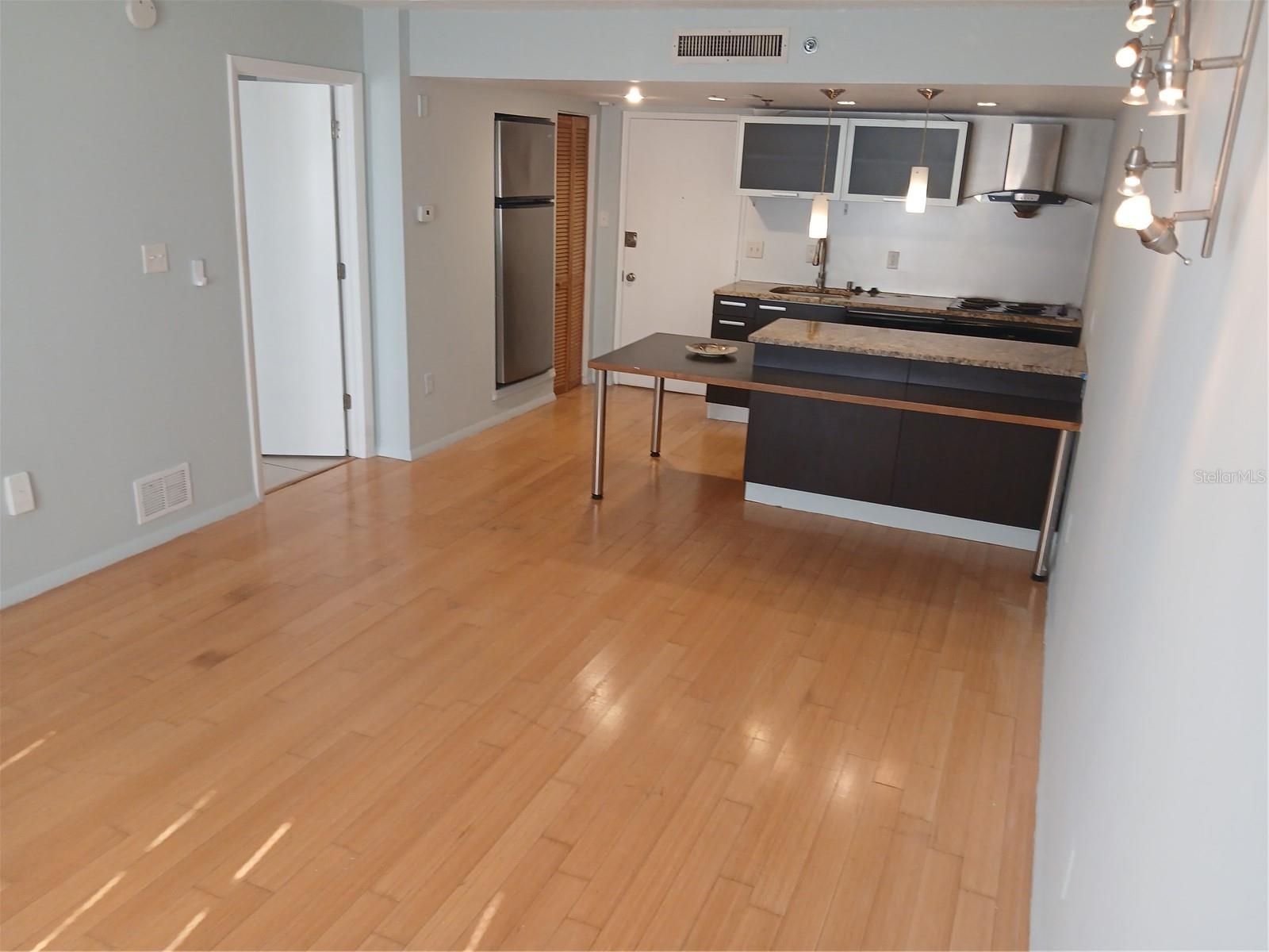 LAKESIDE CROSSING CONDO - Residential