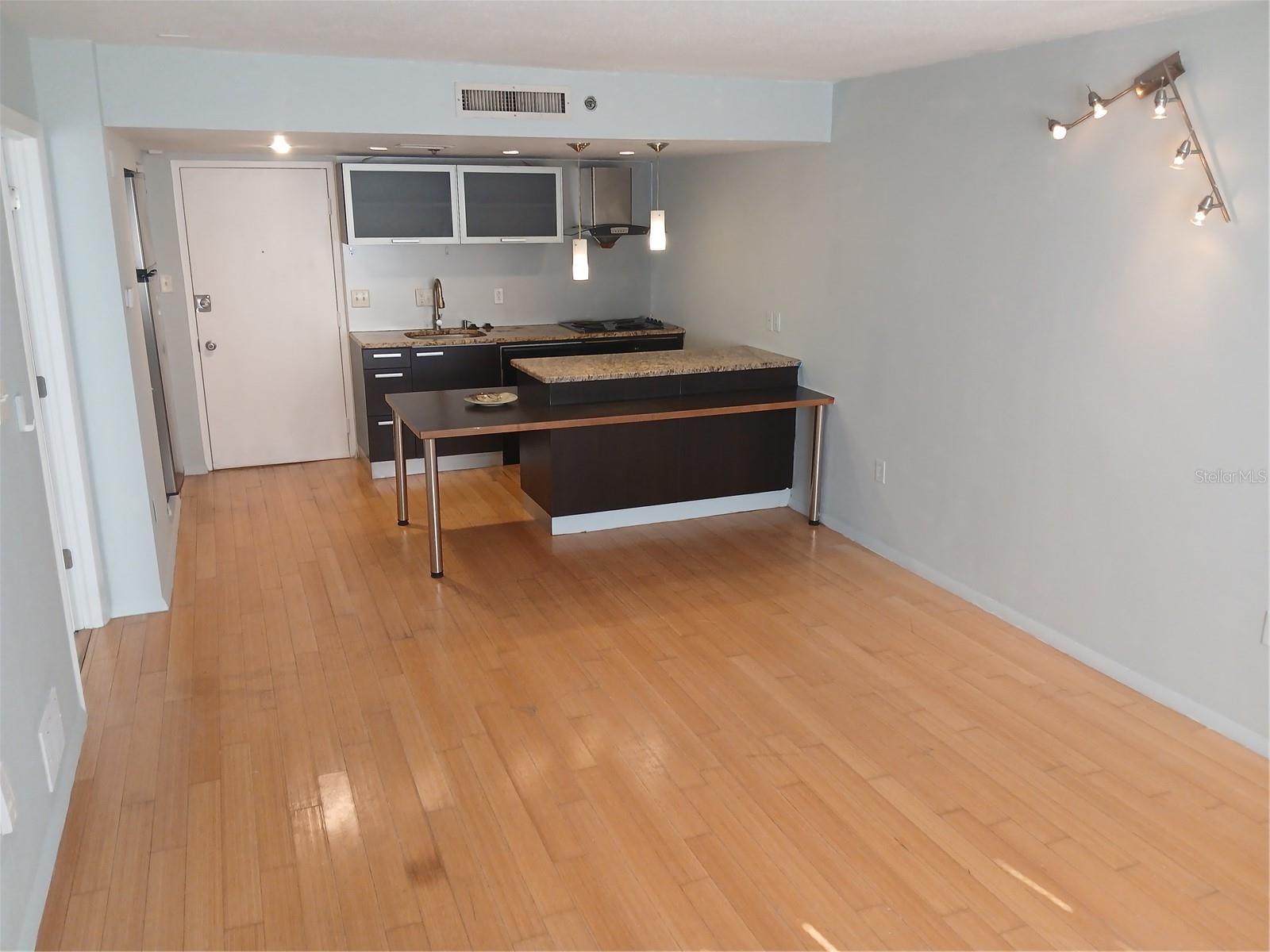 LAKESIDE CROSSING CONDO - Residential