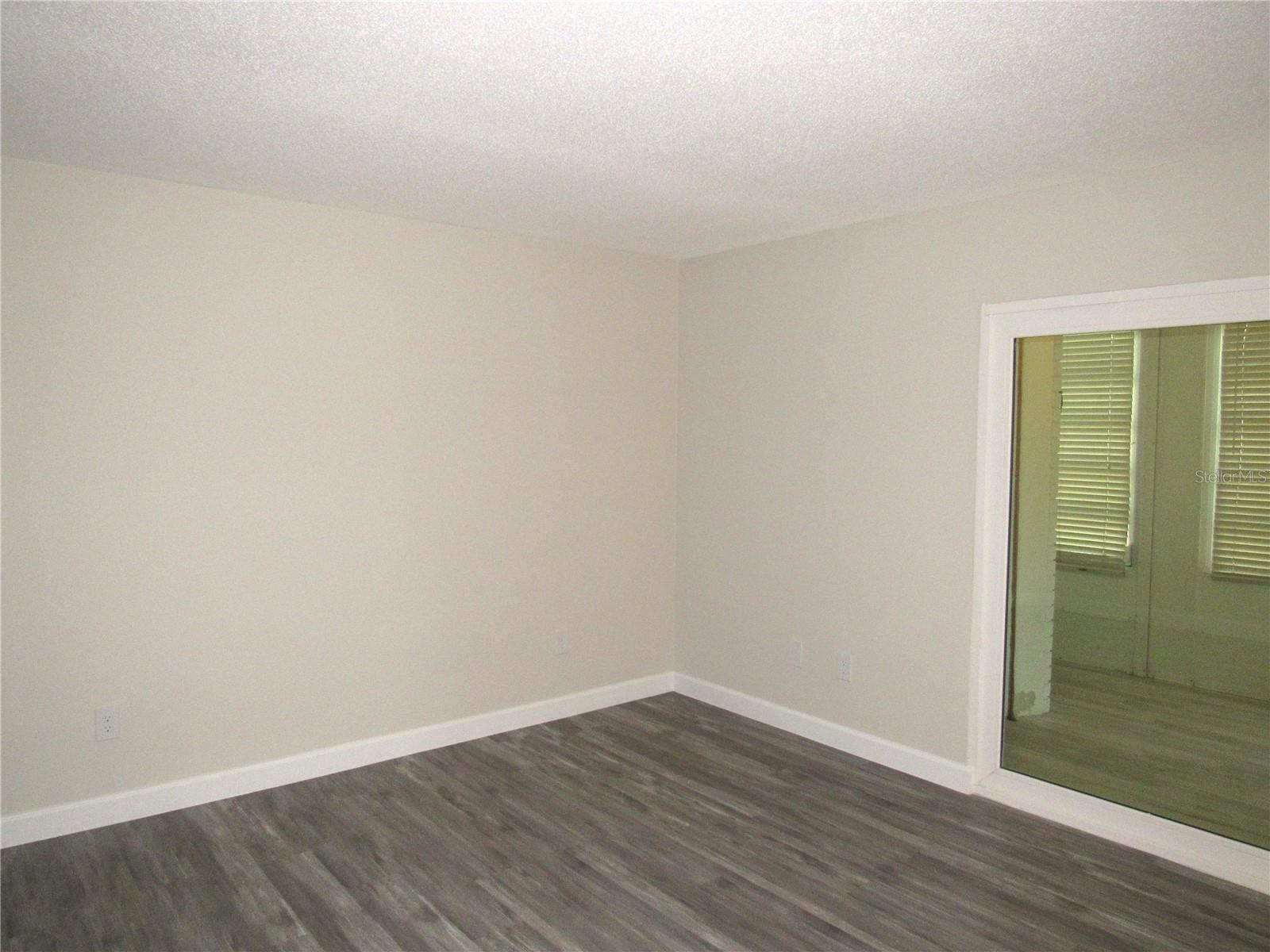 EDGEWATER MANOR - Residential