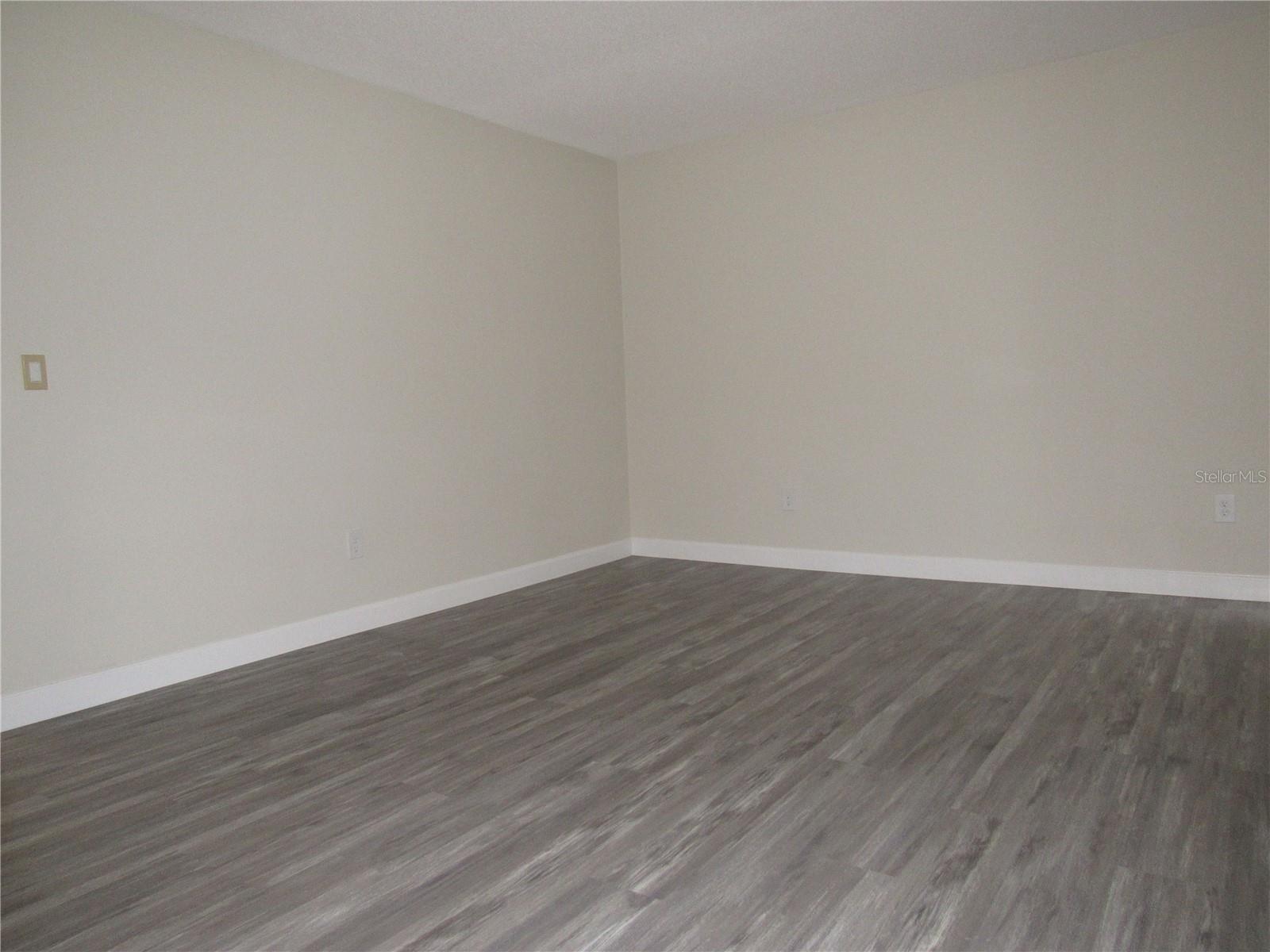 EDGEWATER MANOR - Residential