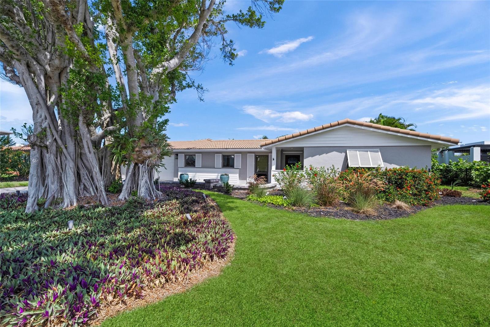 COUNTRY CLUB SHORES - Residential