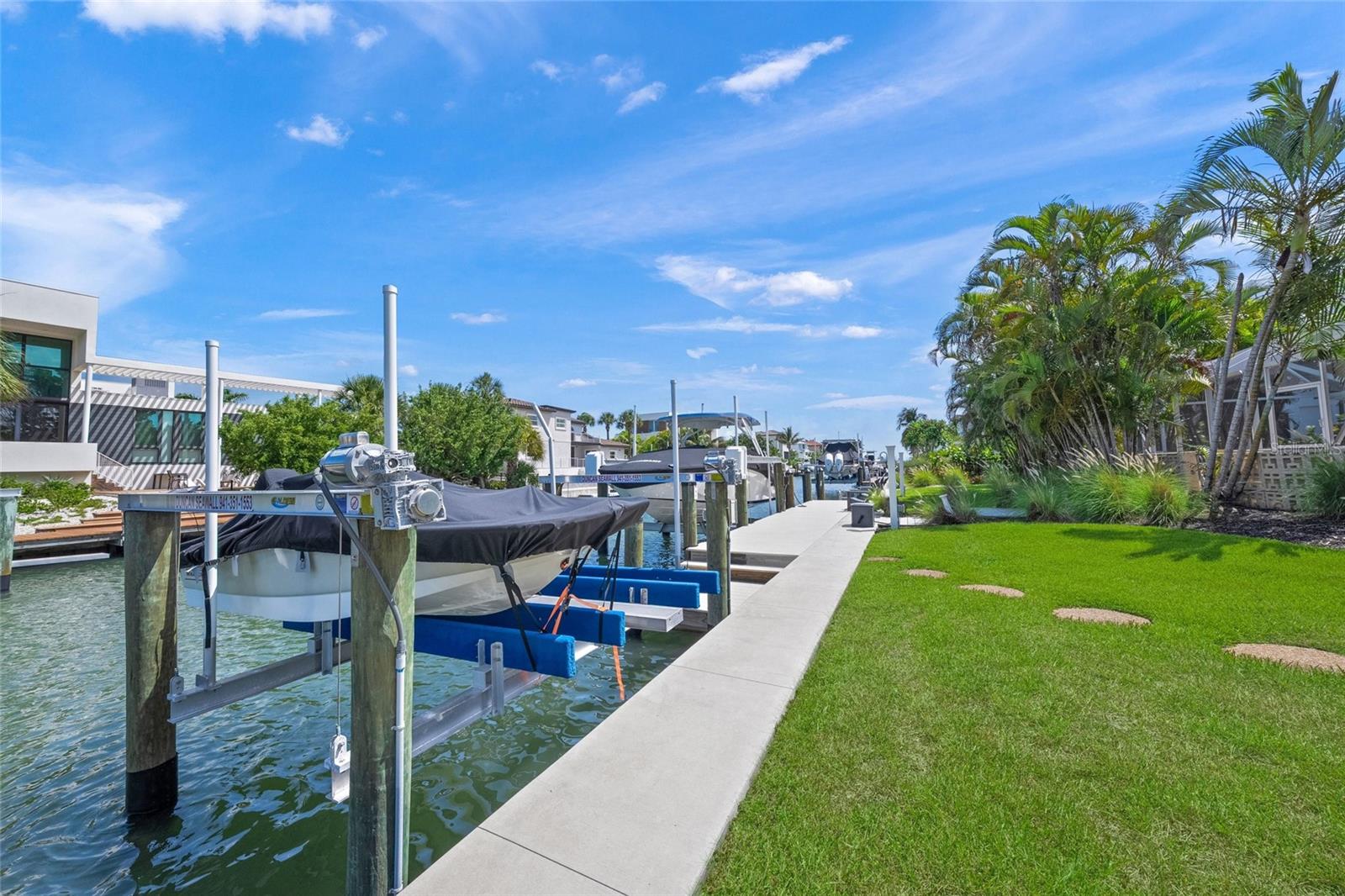 COUNTRY CLUB SHORES - Residential