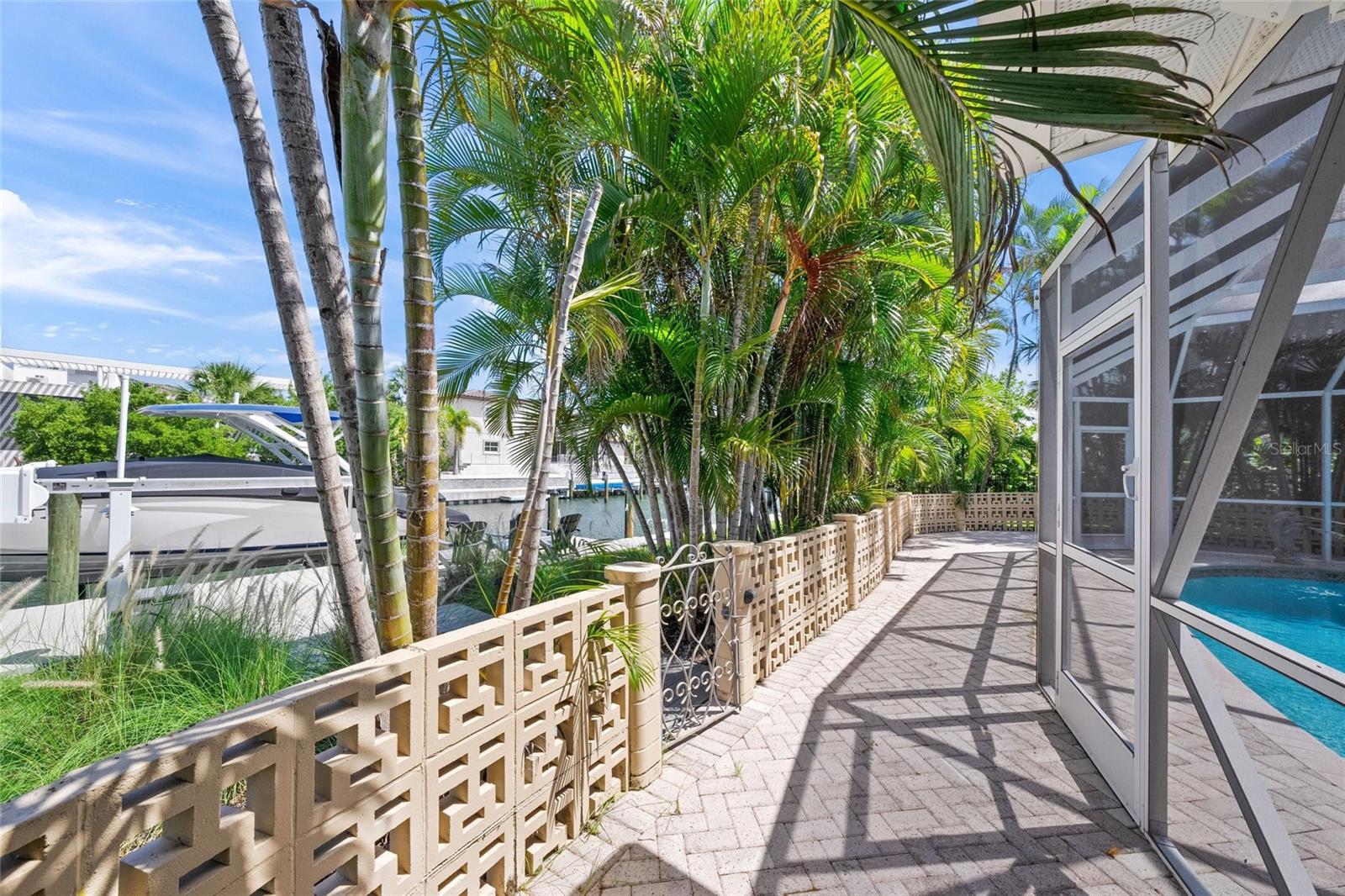 COUNTRY CLUB SHORES - Residential