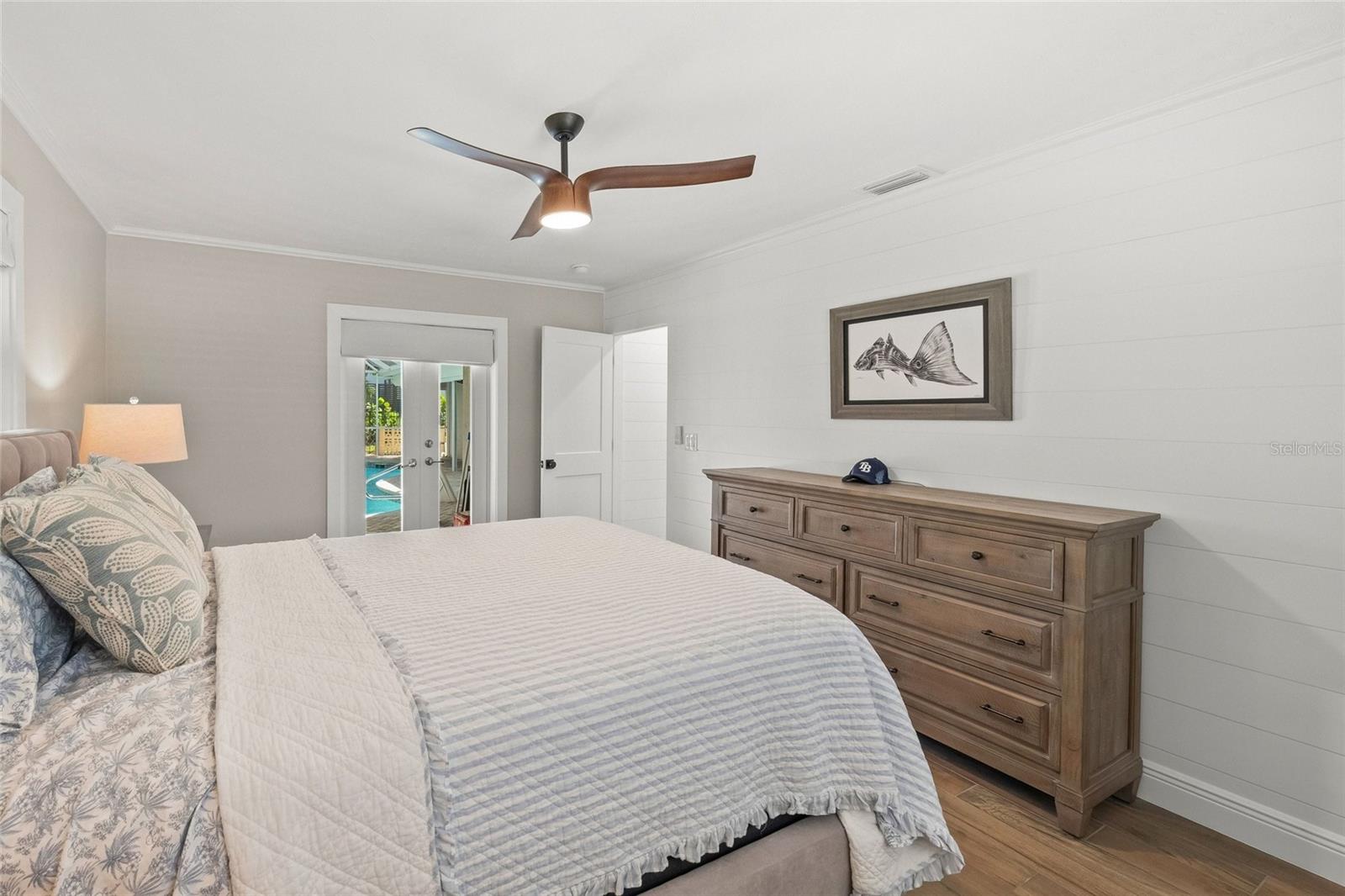 COUNTRY CLUB SHORES - Residential