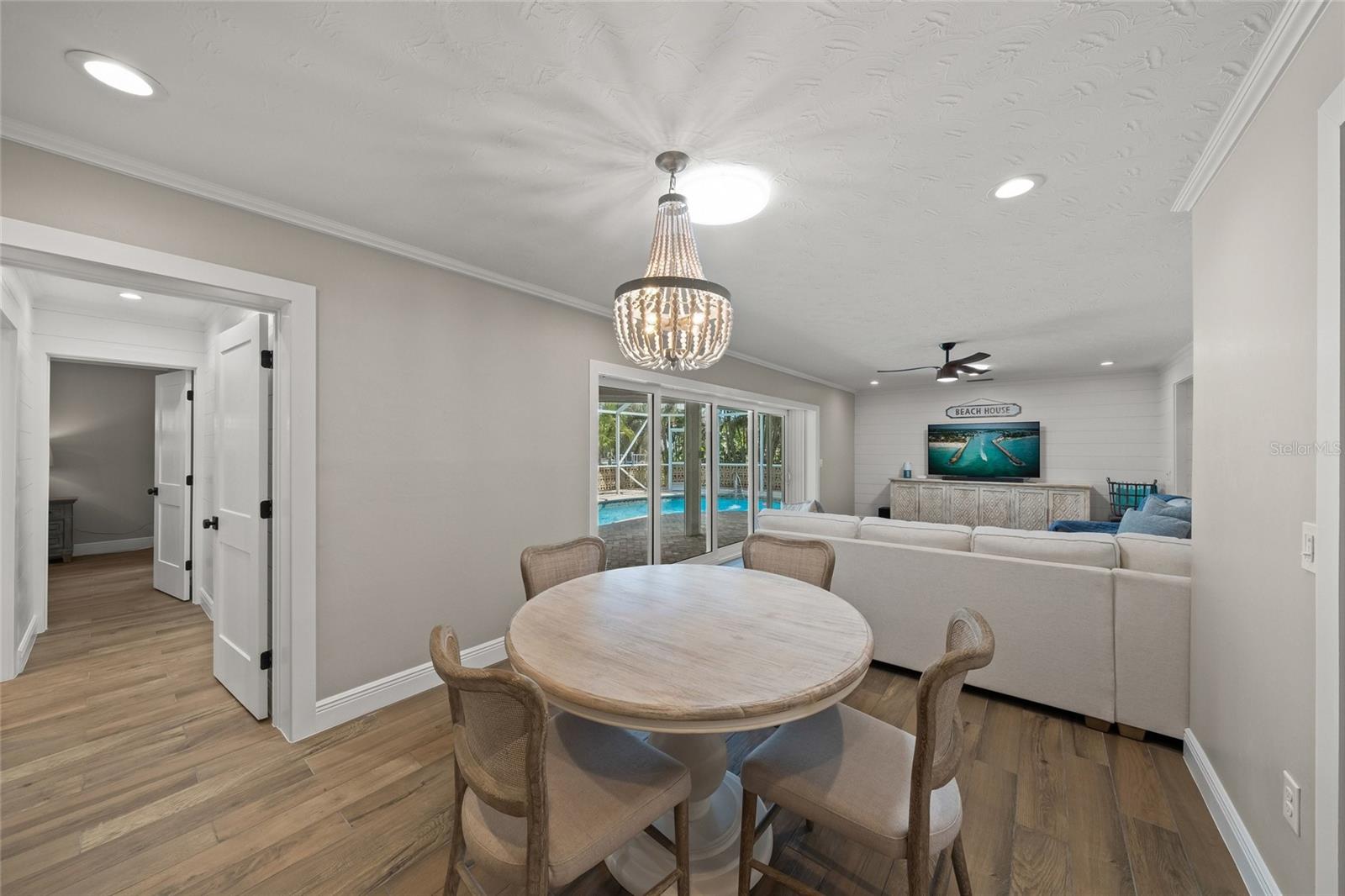 COUNTRY CLUB SHORES - Residential