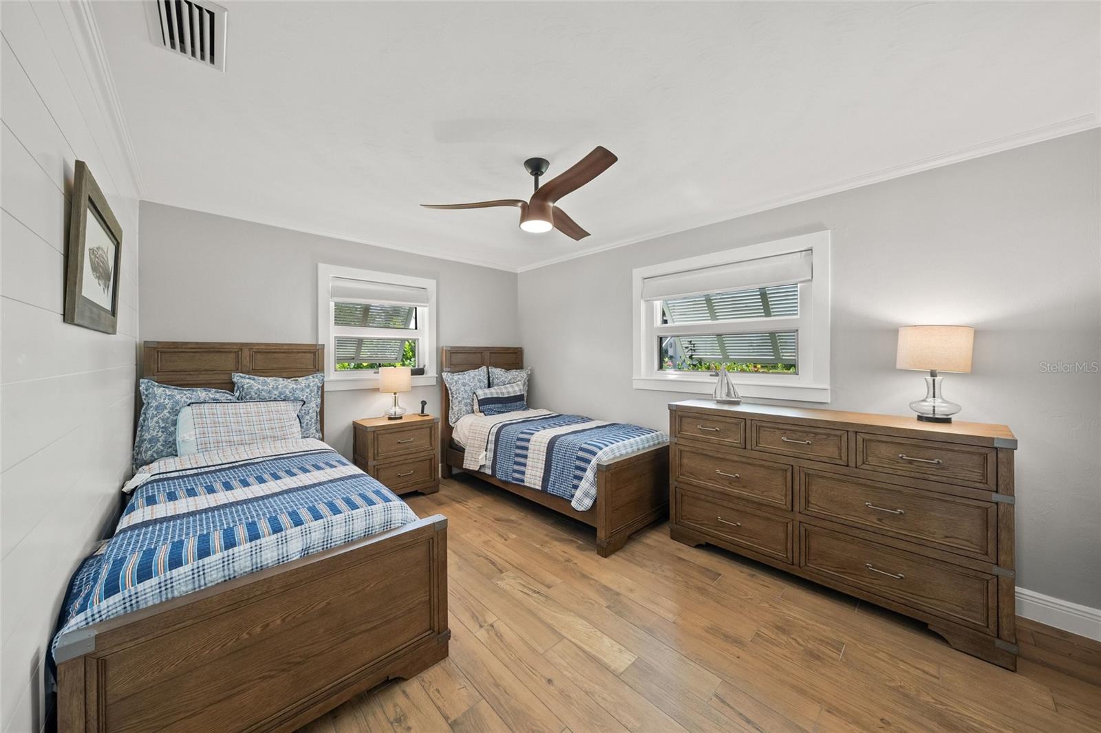COUNTRY CLUB SHORES - Residential