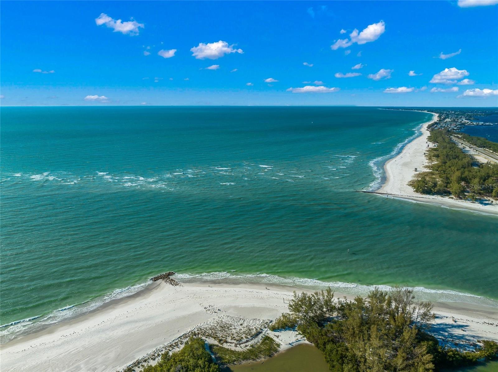 COUNTRY CLUB SHORES - Residential
