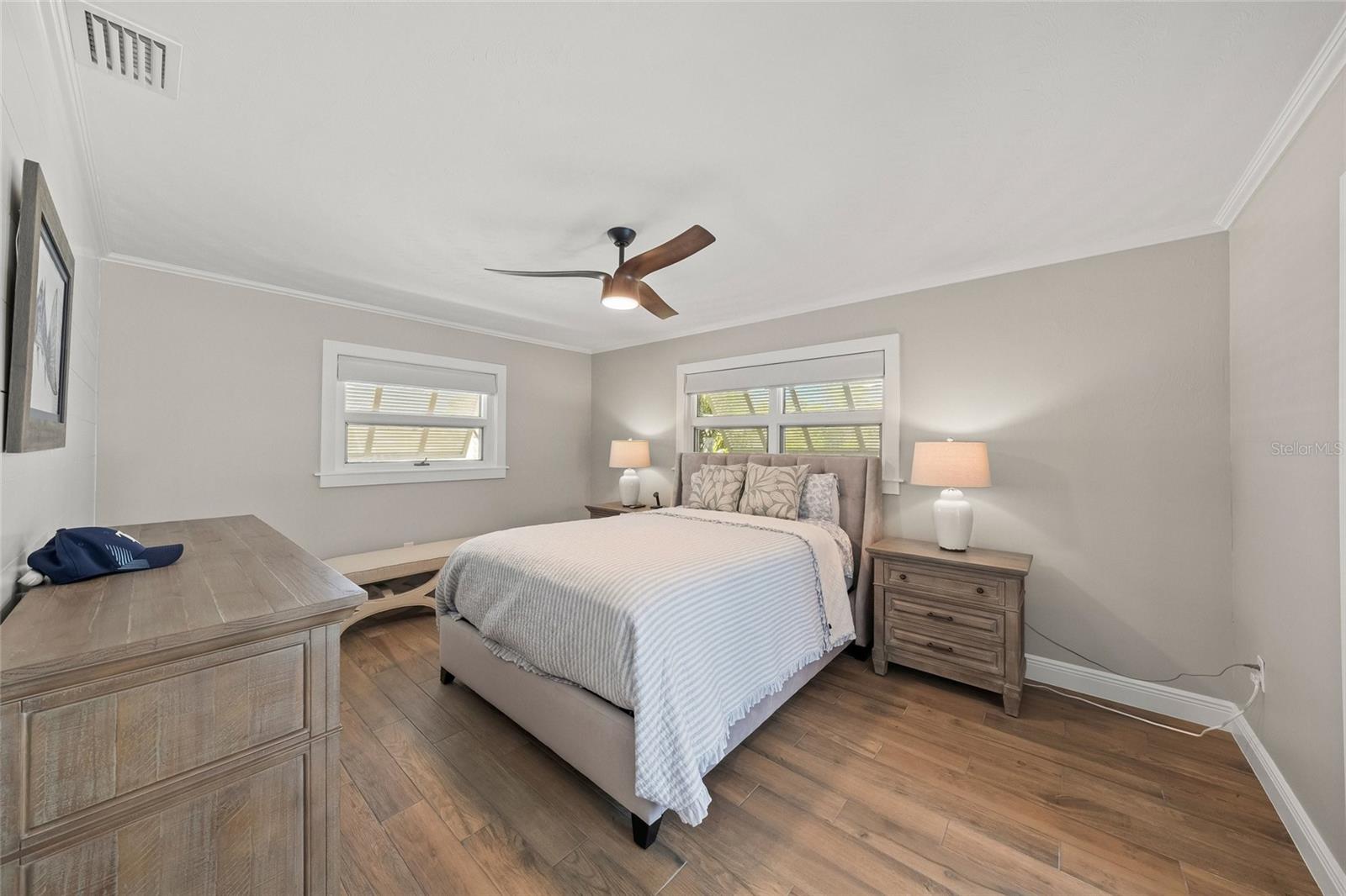 COUNTRY CLUB SHORES - Residential