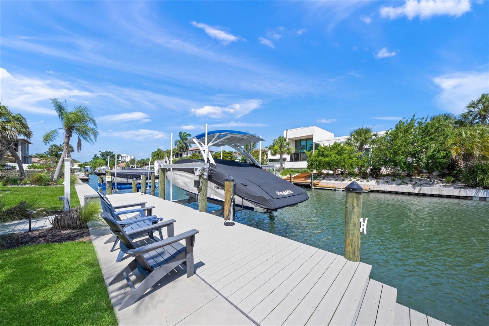 COUNTRY CLUB SHORES - Residential