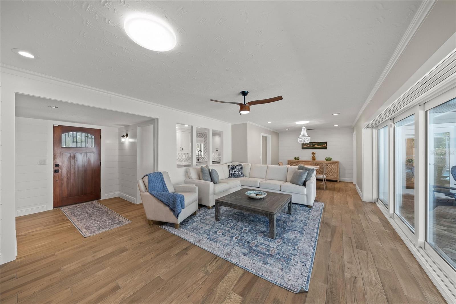 COUNTRY CLUB SHORES - Residential