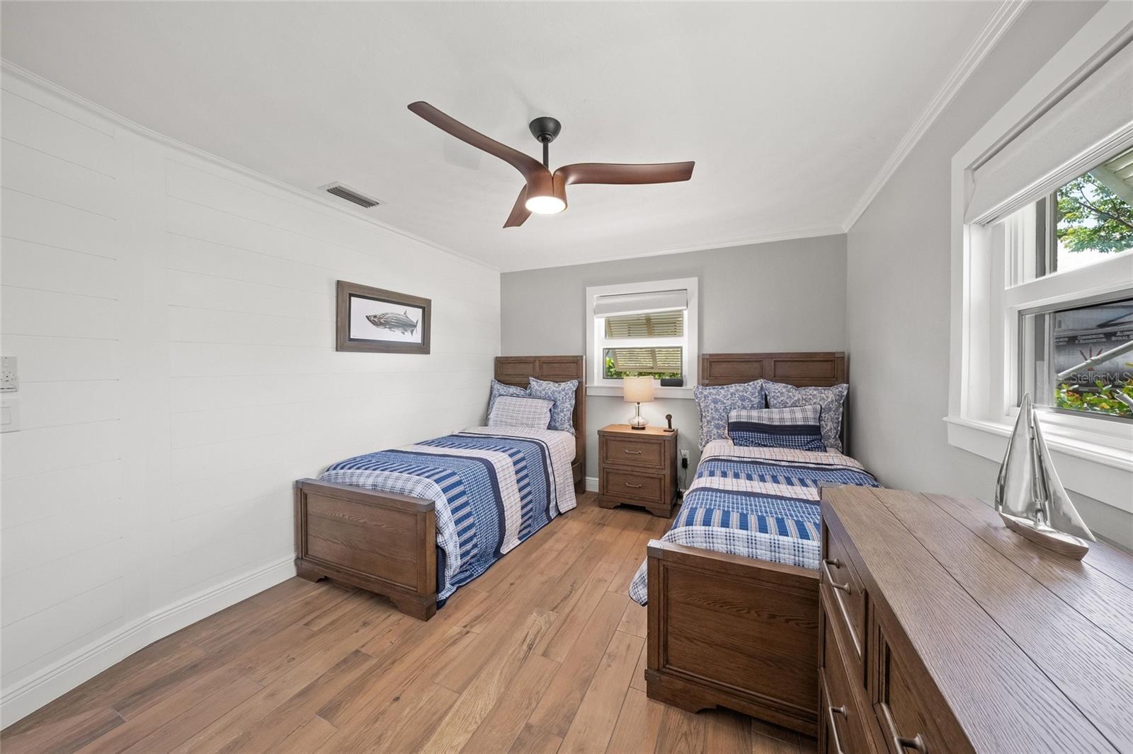 COUNTRY CLUB SHORES - Residential