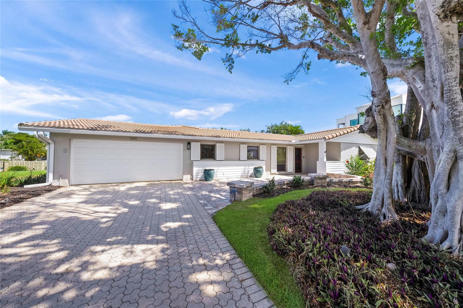 COUNTRY CLUB SHORES - Residential