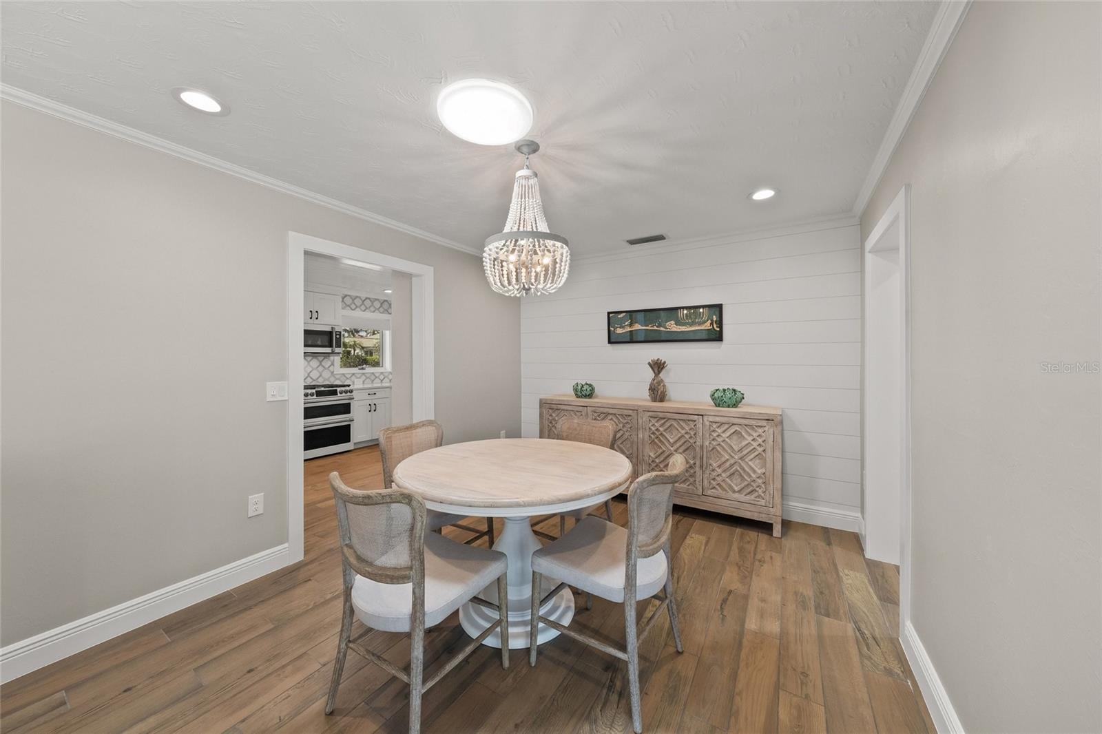 COUNTRY CLUB SHORES - Residential