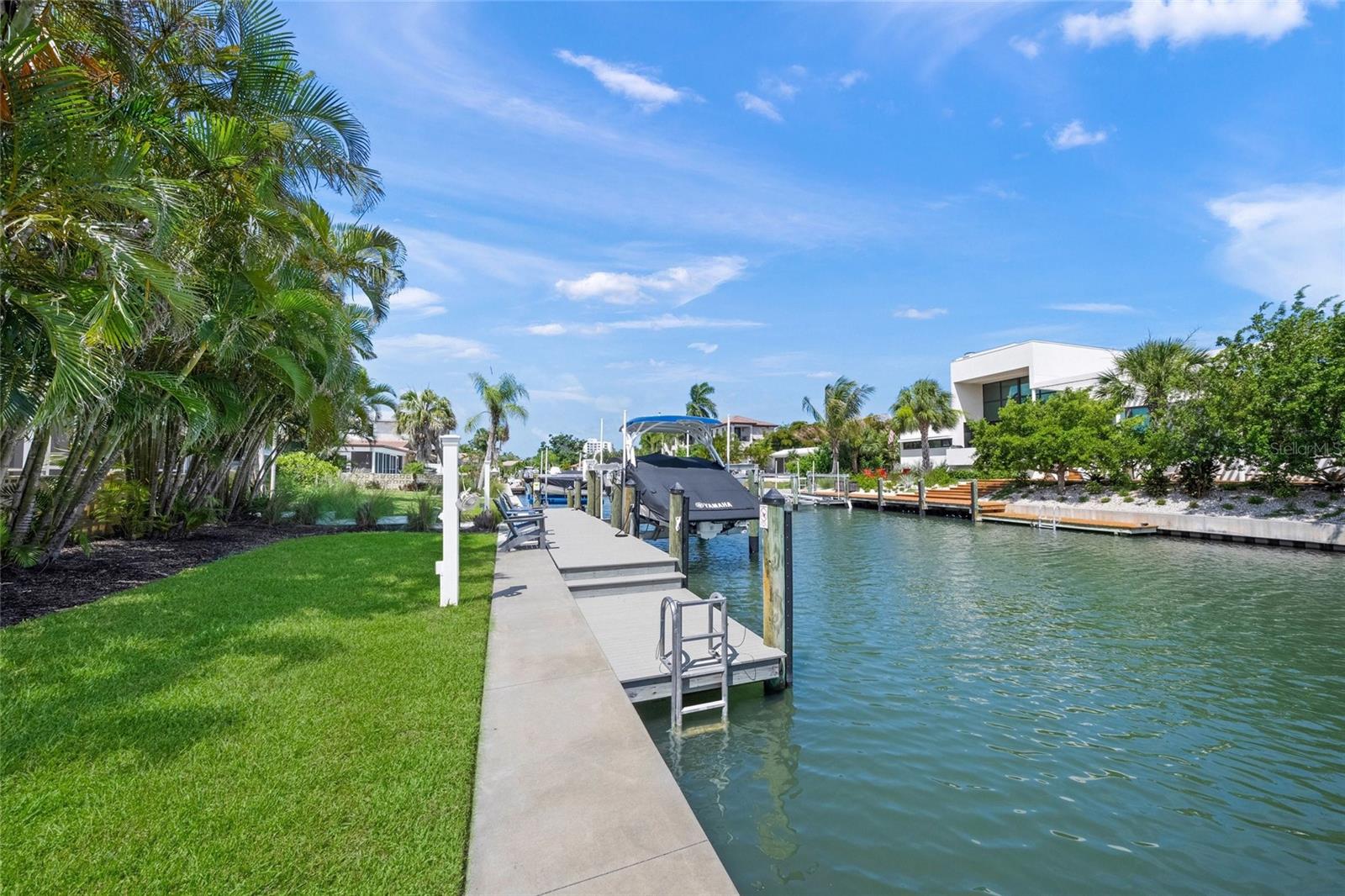 COUNTRY CLUB SHORES - Residential