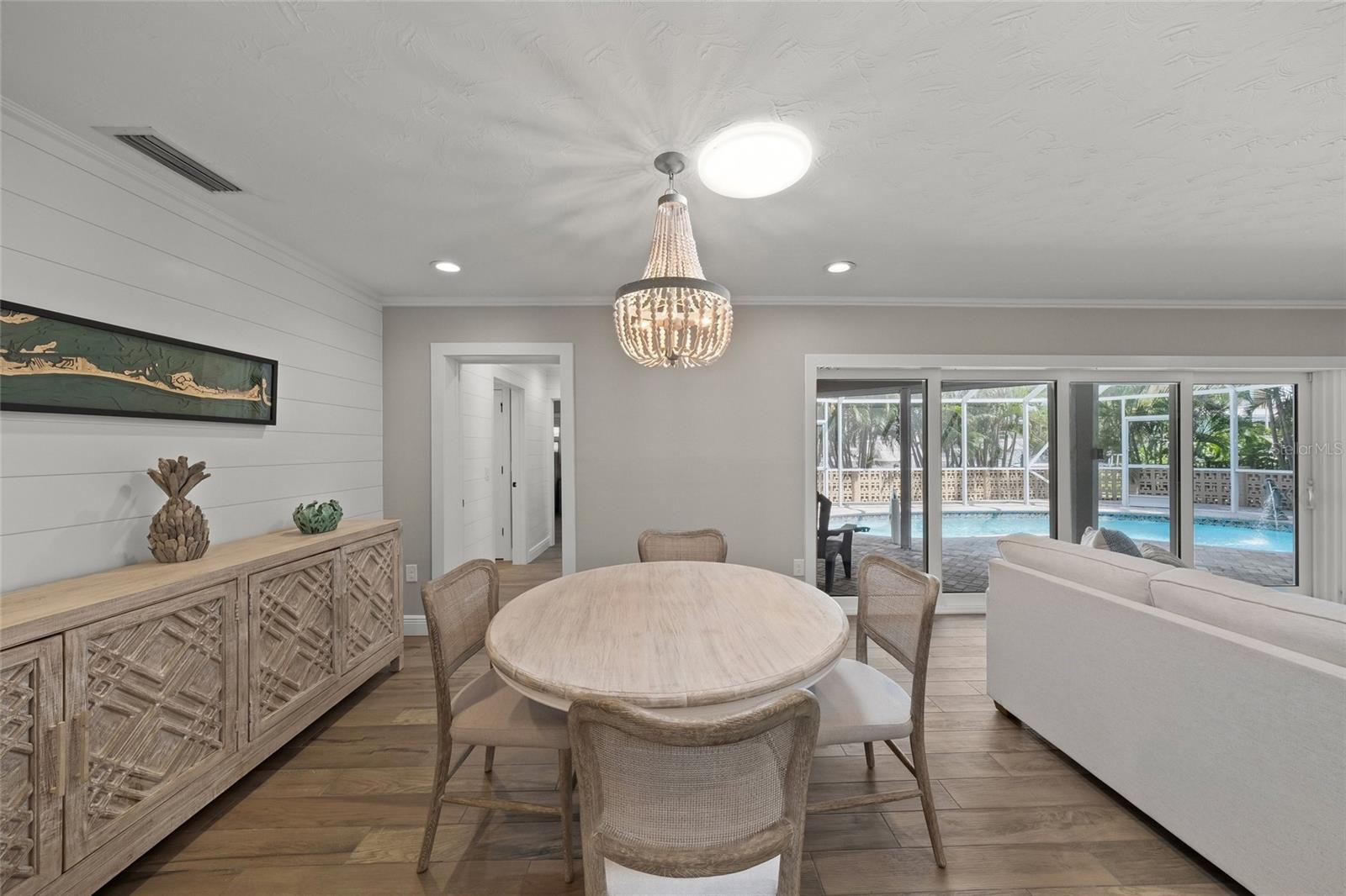 COUNTRY CLUB SHORES - Residential