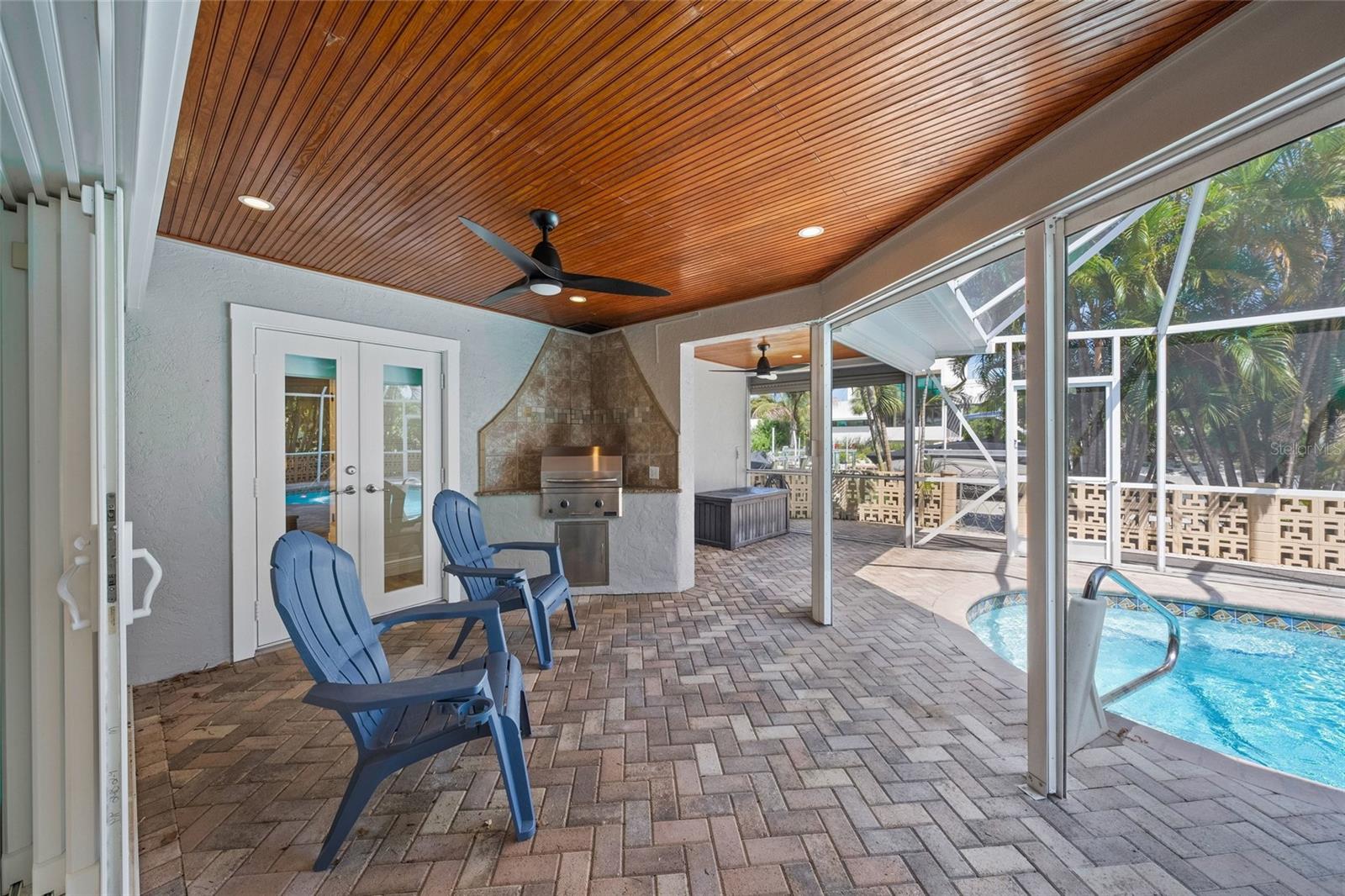 COUNTRY CLUB SHORES - Residential