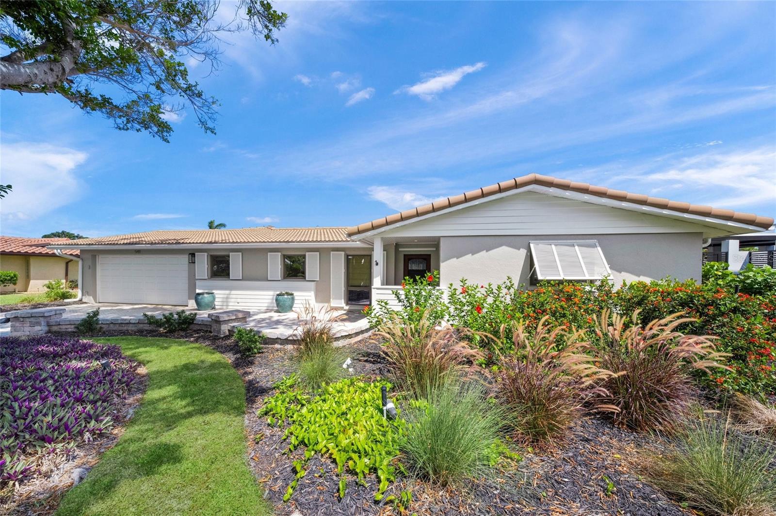 COUNTRY CLUB SHORES - Residential