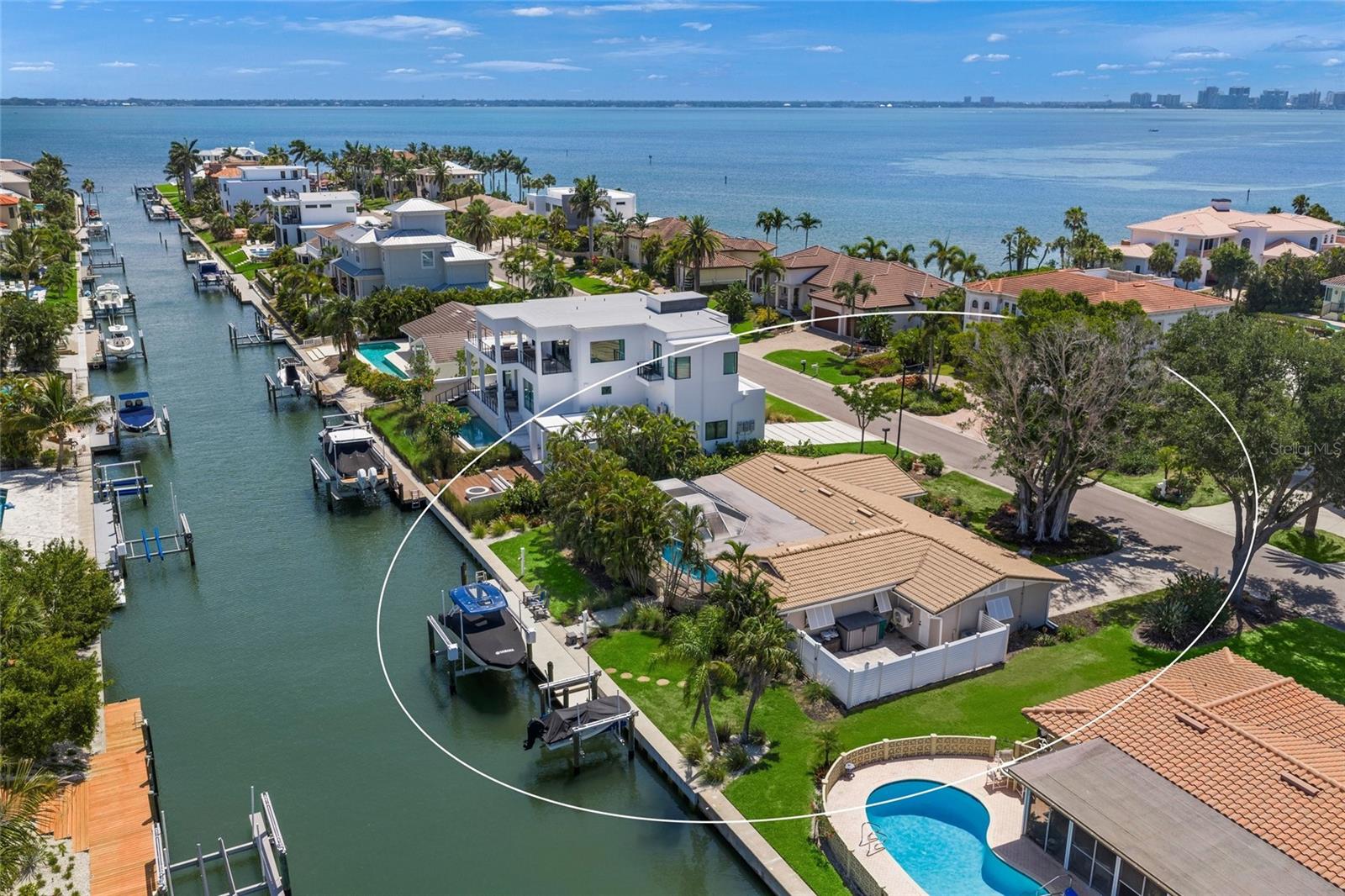 COUNTRY CLUB SHORES - Residential