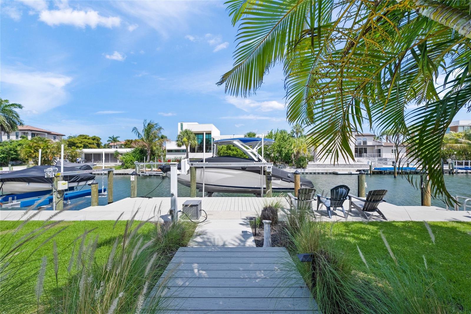 COUNTRY CLUB SHORES - Residential
