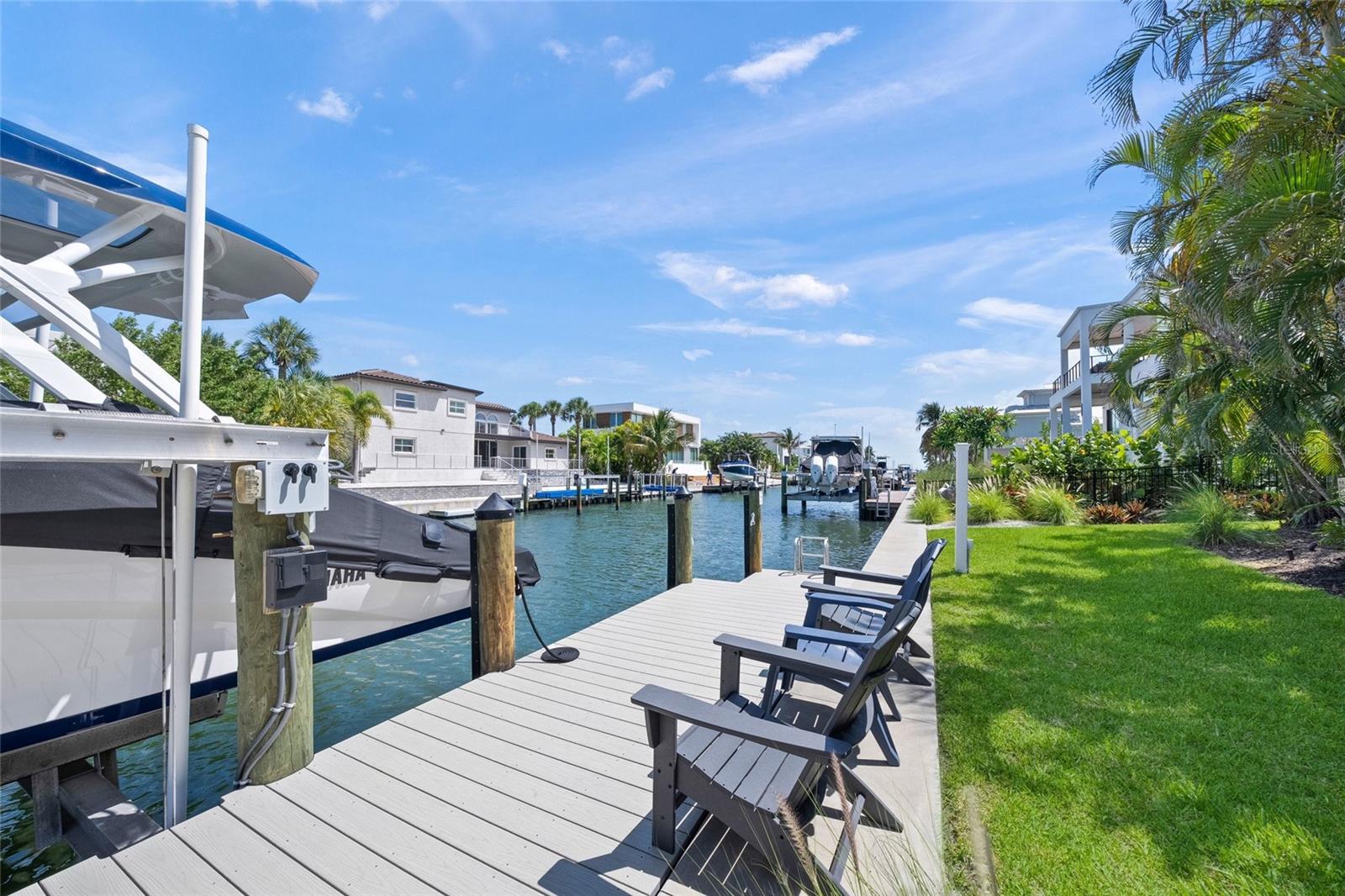 COUNTRY CLUB SHORES - Residential