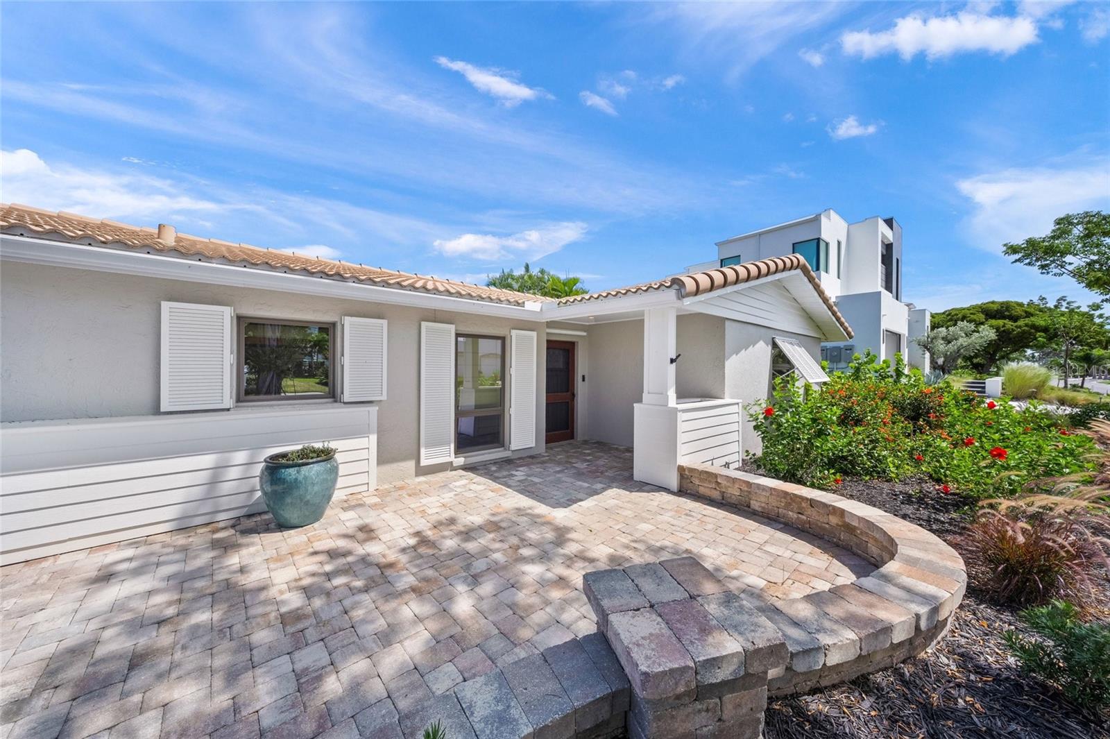 COUNTRY CLUB SHORES - Residential