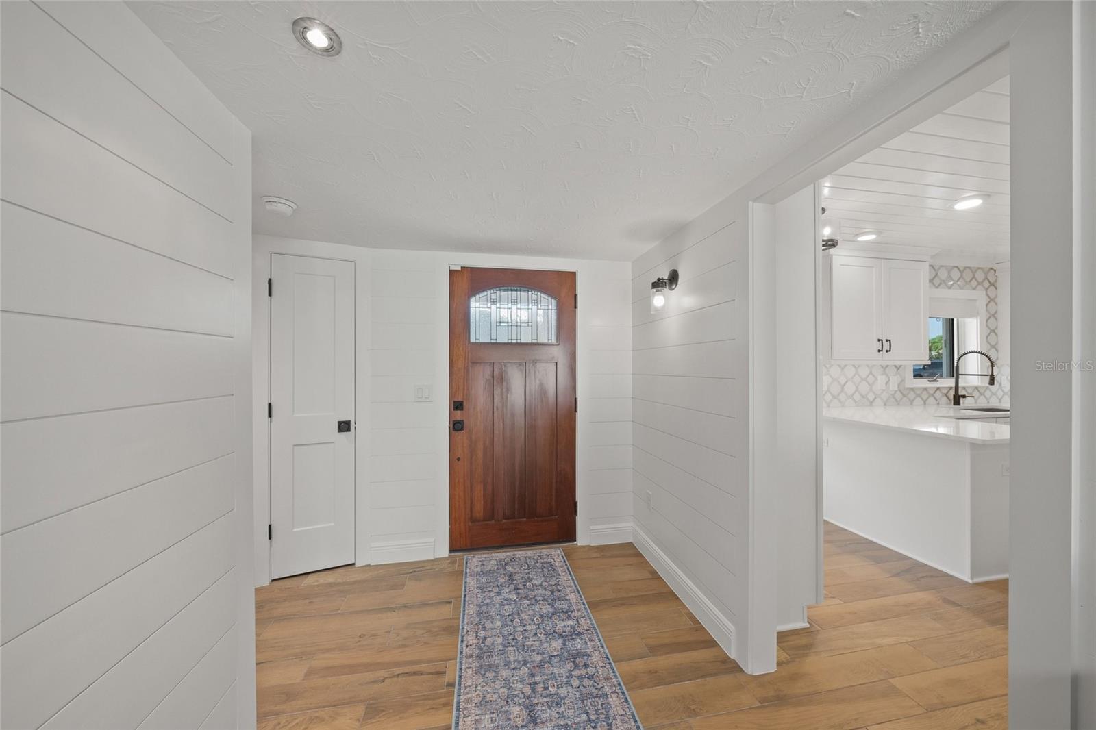 COUNTRY CLUB SHORES - Residential