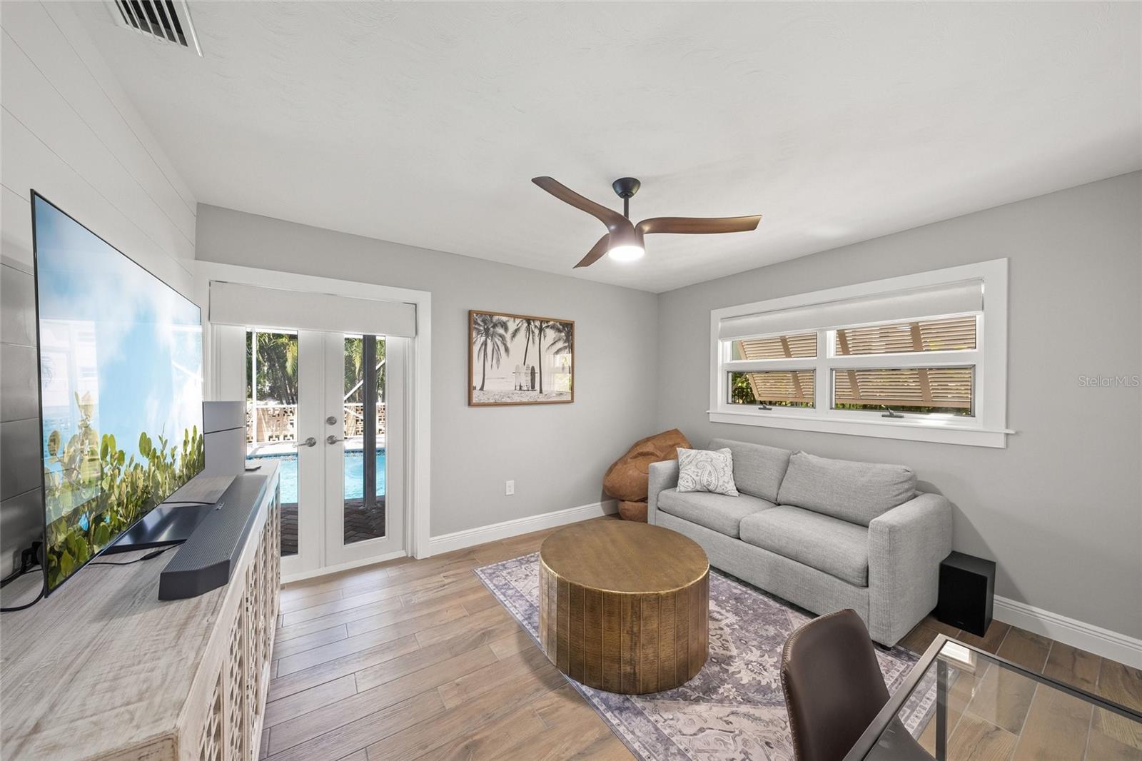 COUNTRY CLUB SHORES - Residential