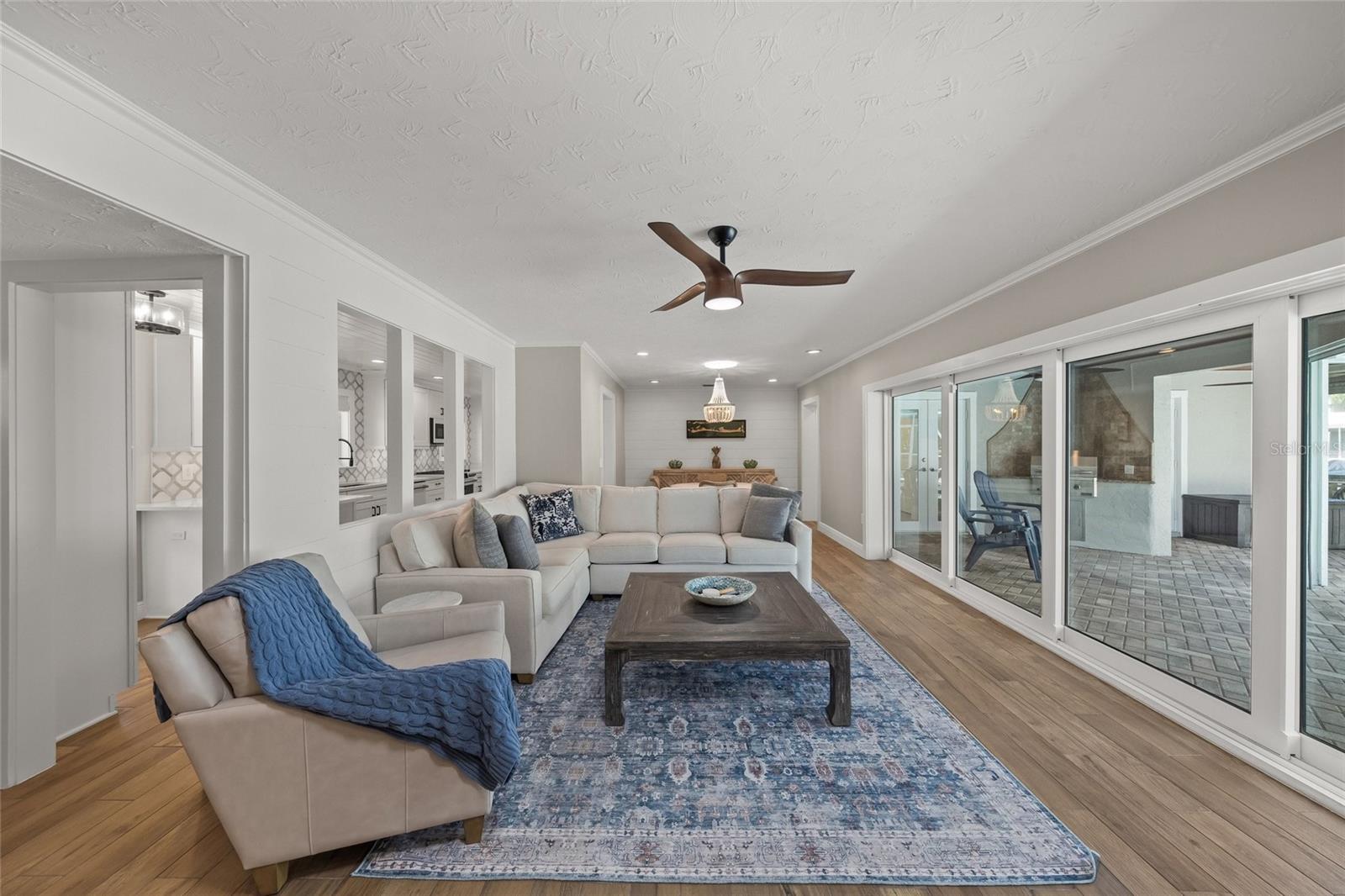COUNTRY CLUB SHORES - Residential