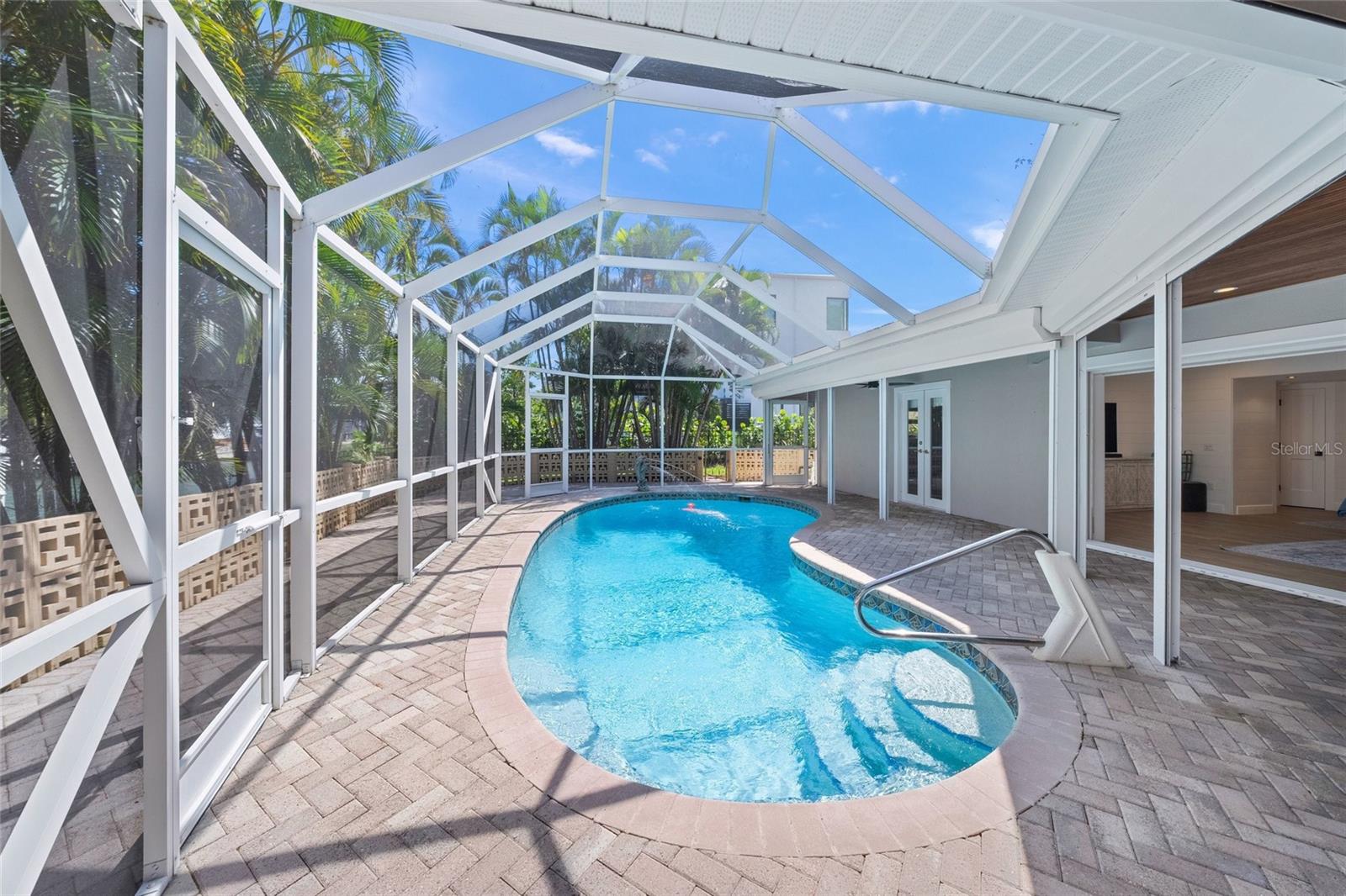 COUNTRY CLUB SHORES - Residential