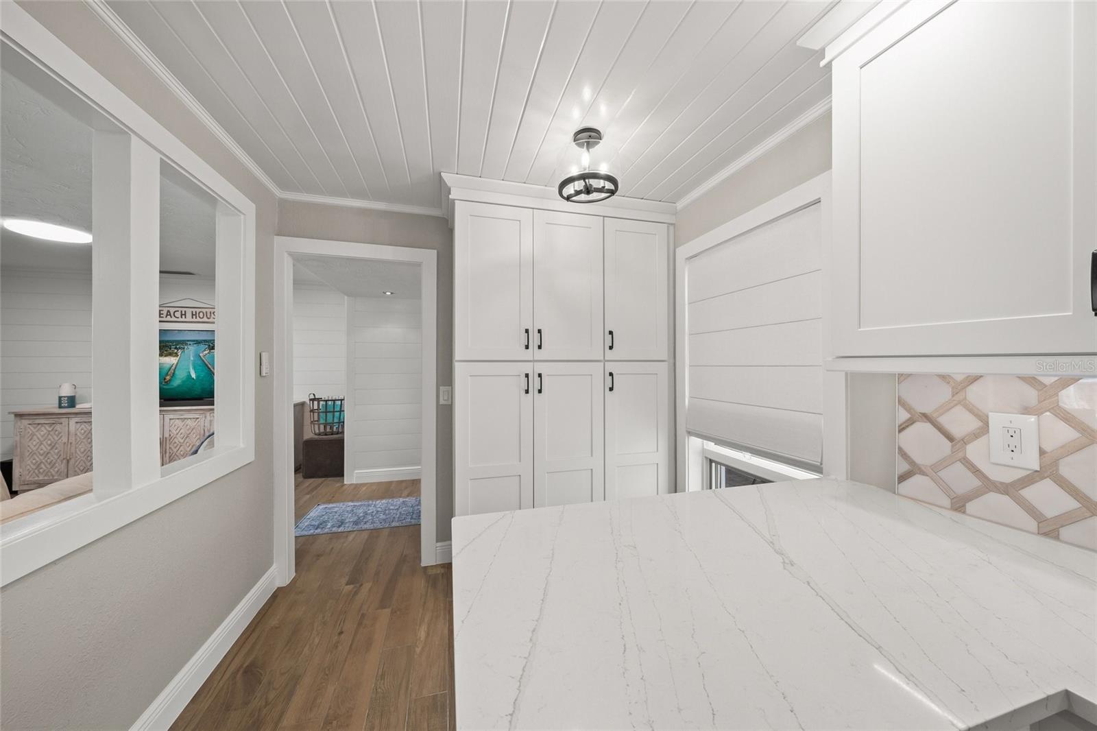 COUNTRY CLUB SHORES - Residential