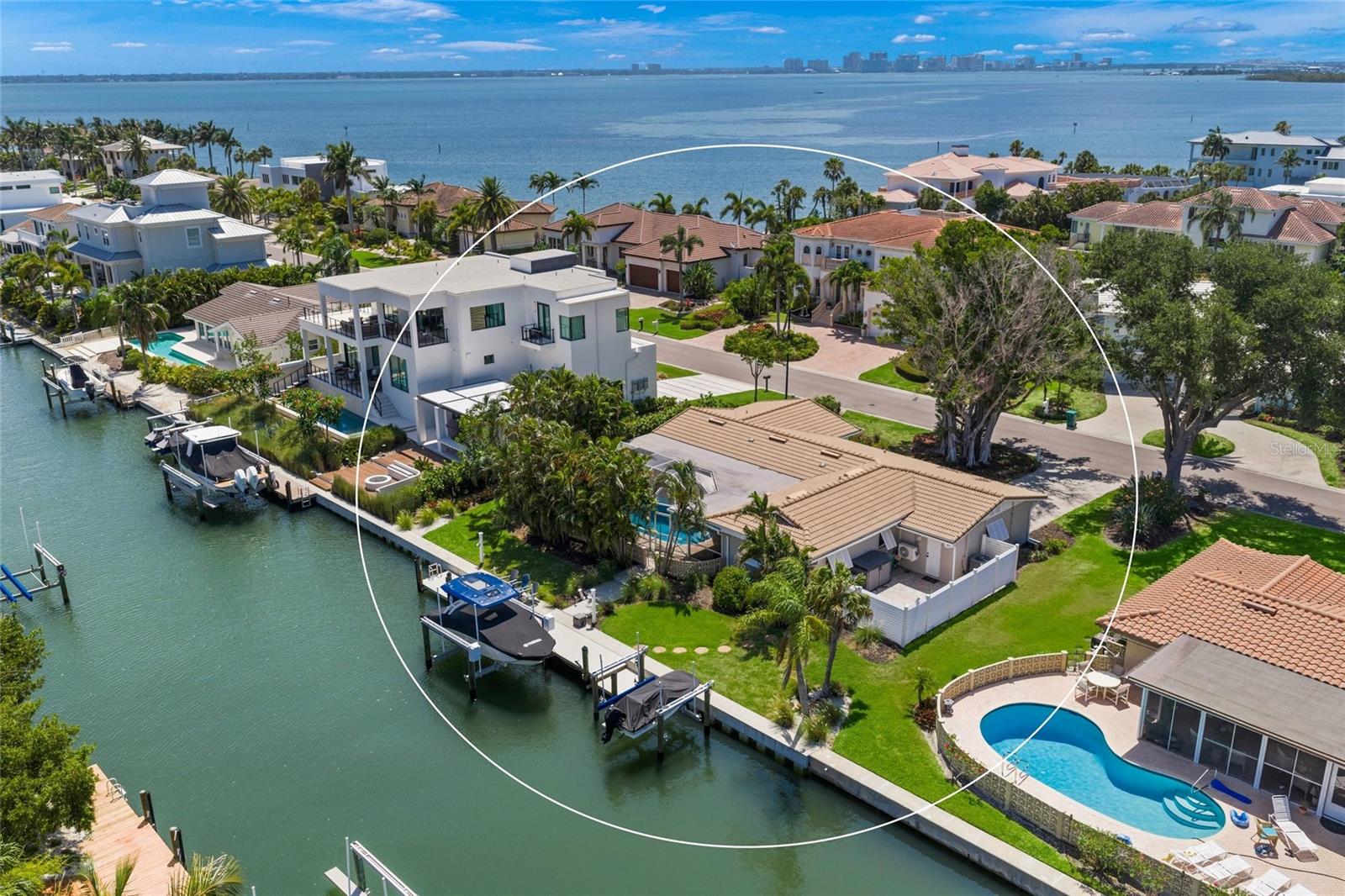 COUNTRY CLUB SHORES - Residential