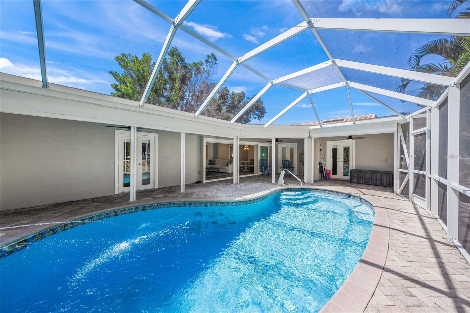 COUNTRY CLUB SHORES - Residential