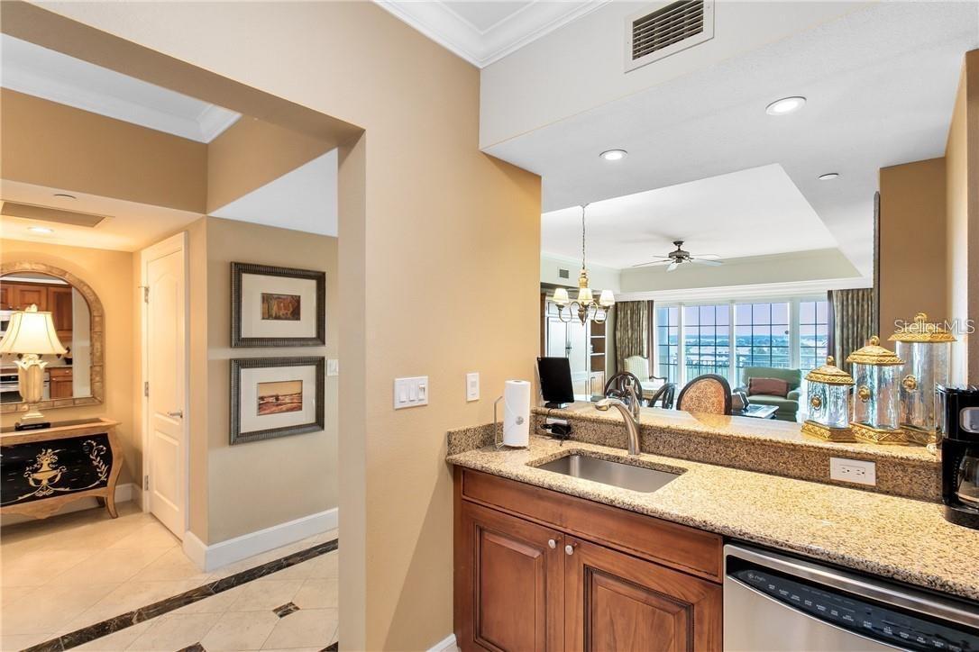 REUNION GRANDE CONDO - Residential