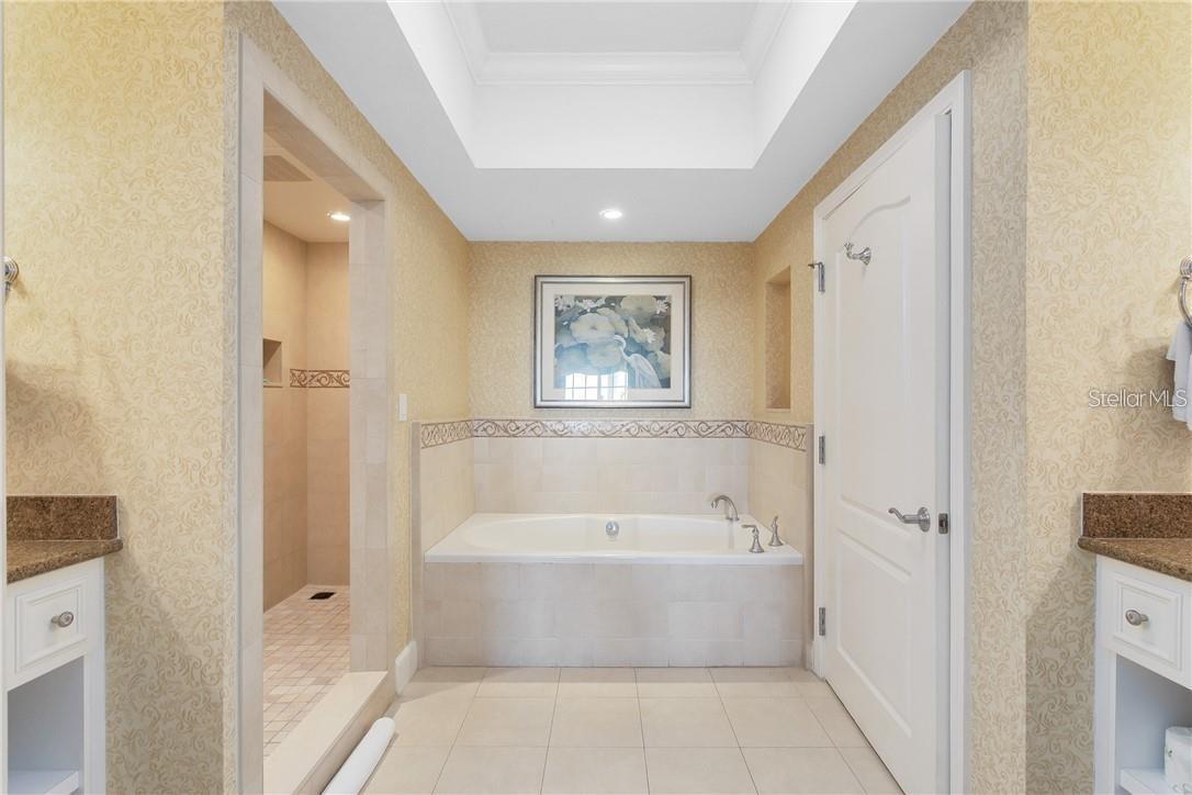 REUNION GRANDE CONDO - Residential