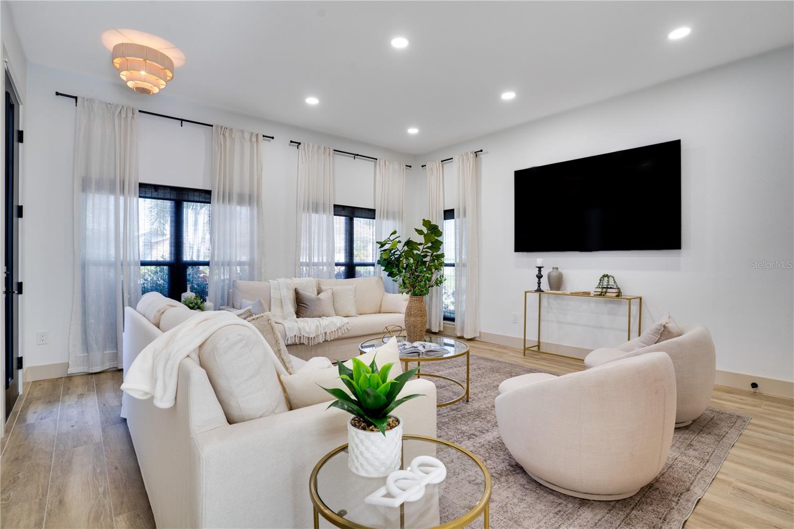 LAKESIDE ESTATES UNIT TWO - Residential