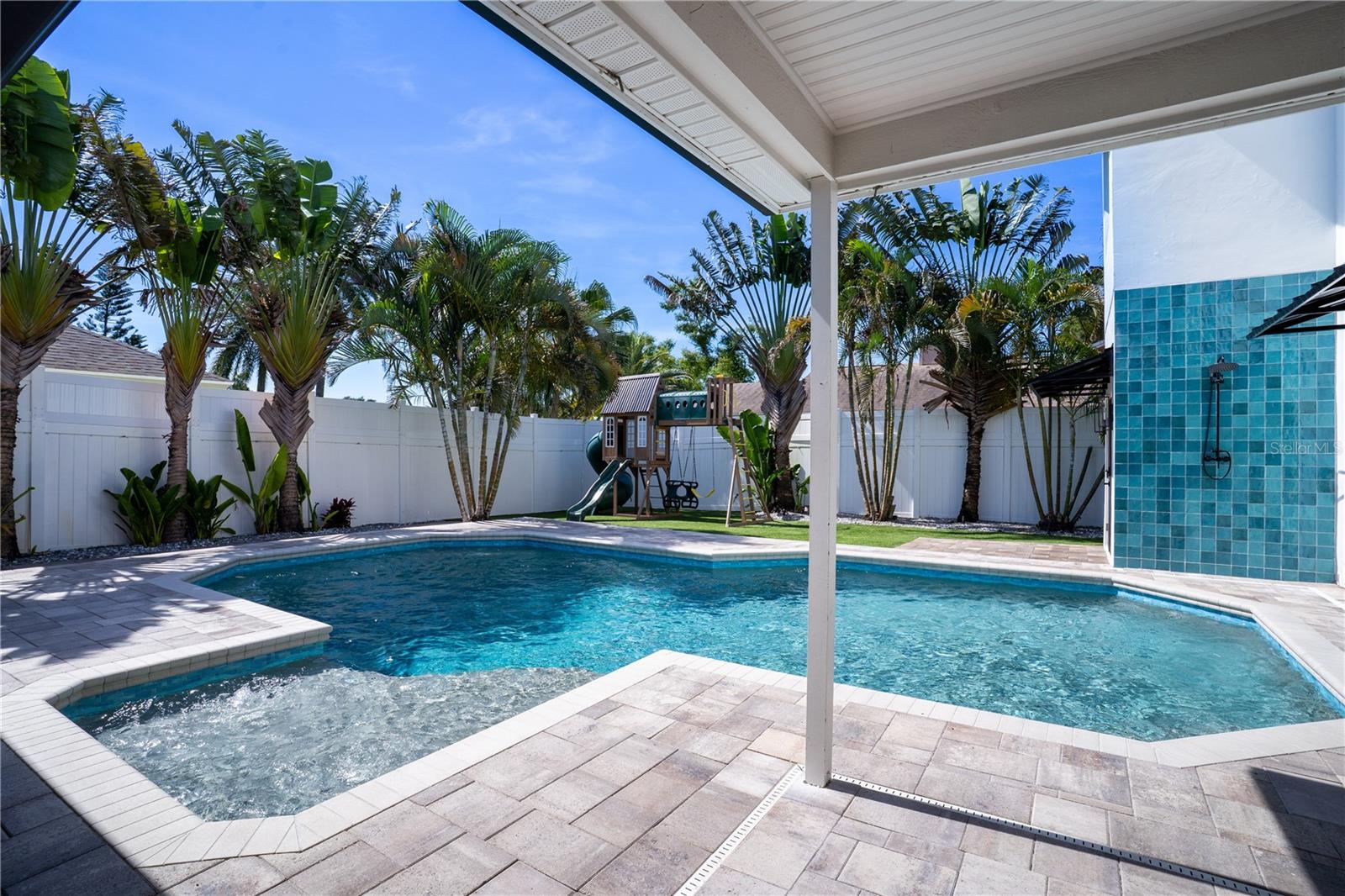 LAKESIDE ESTATES UNIT TWO - Residential
