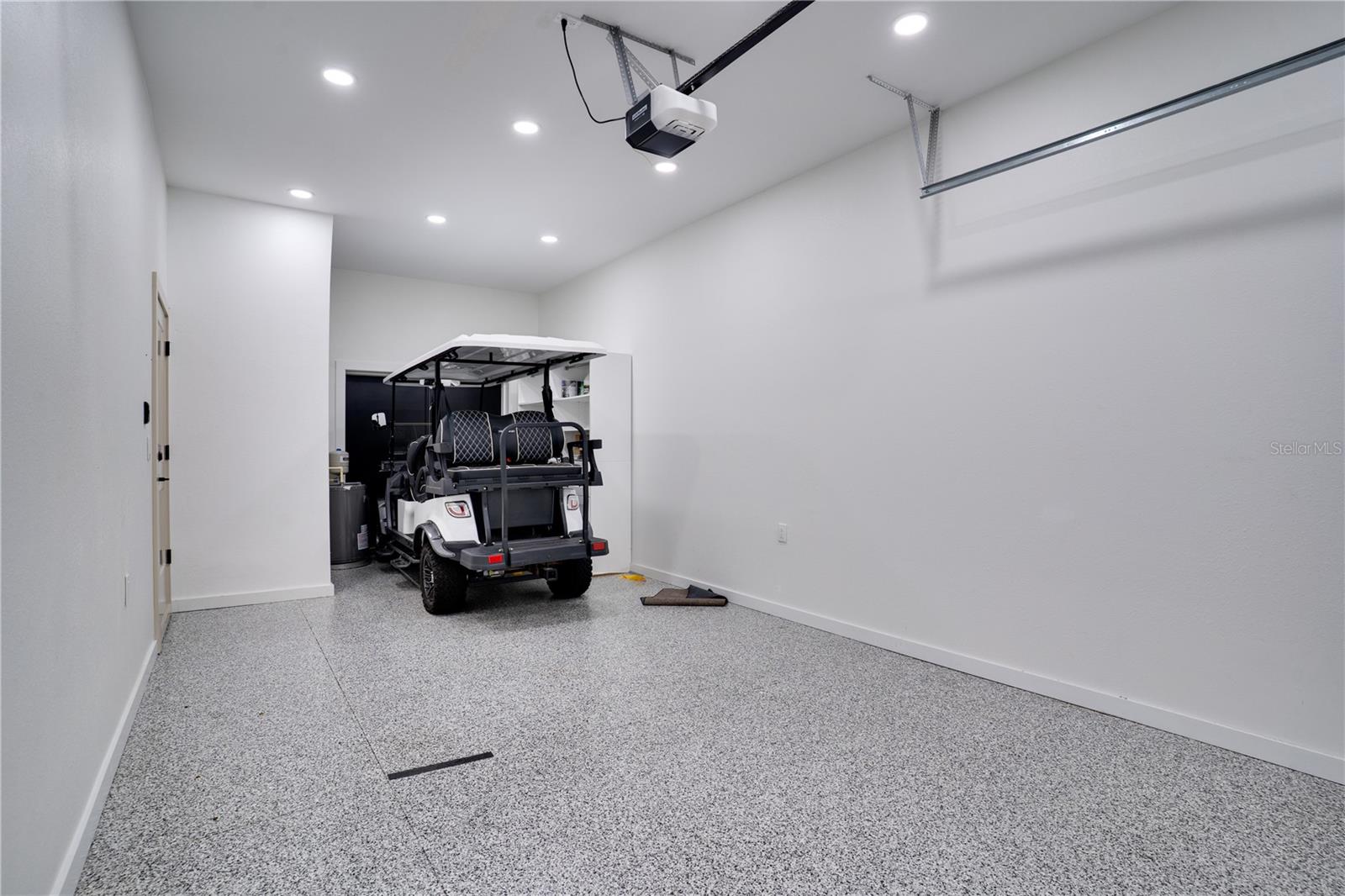 LAKESIDE ESTATES UNIT TWO - Residential