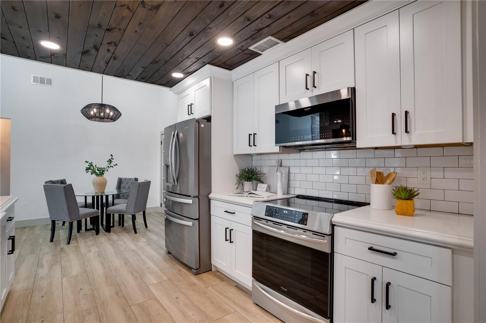 LAKESIDE ESTATES UNIT TWO - Residential