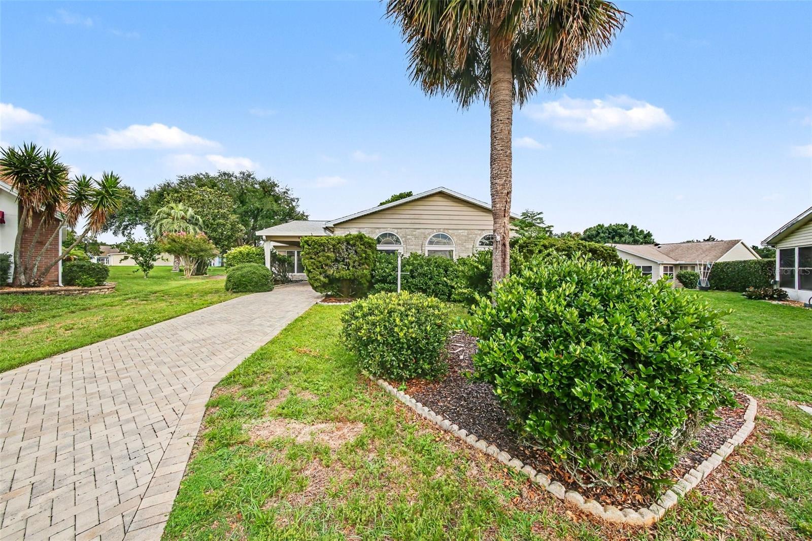 LADY LAKE ORANGE BLOSSOM GARDENS UNIT 15 - Residential